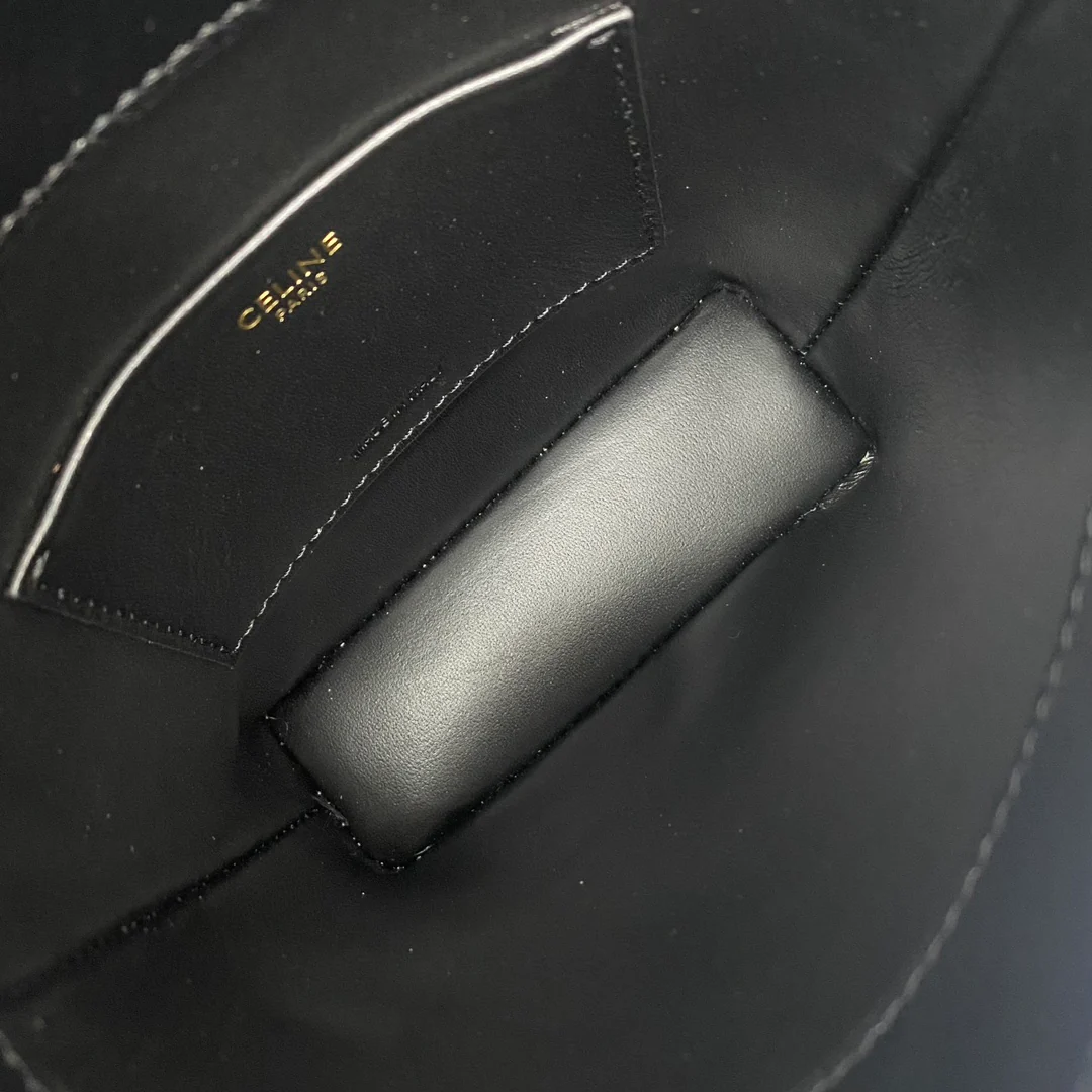 Миниатюрная кожаная сумка-ведро Celine Triomphe - черная