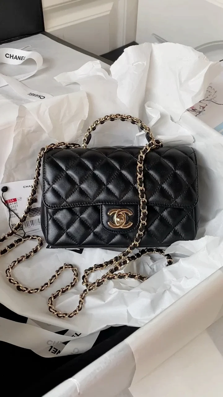 Коллекция Chanel Pre-Fall 2023 - Сумка CF с ручкой, украшенной стразами - Черная - 18 см