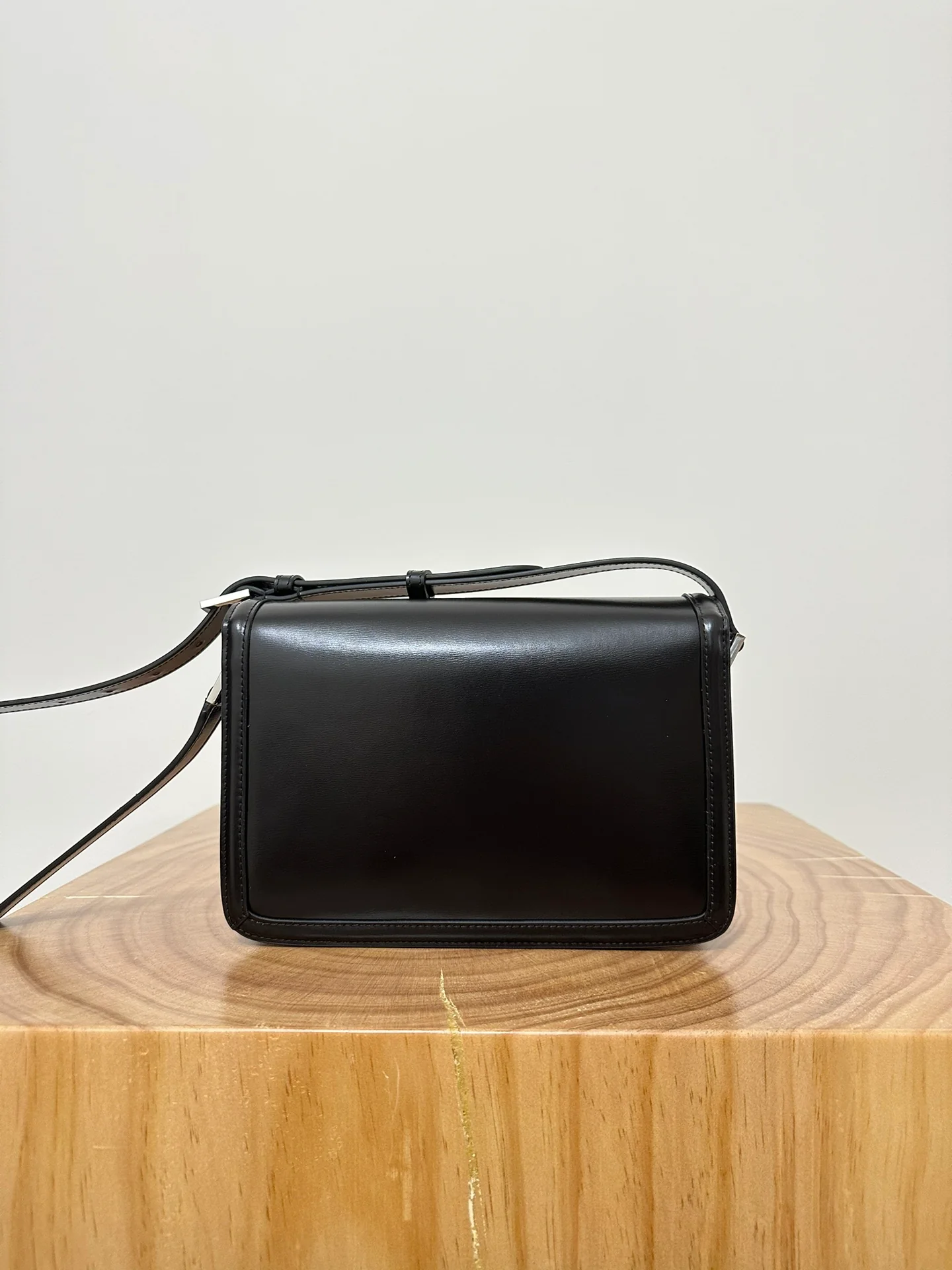 Сумка YSL Box Saint Laurent Tofu Bag - Большая - Черная с серебряной пряжкой