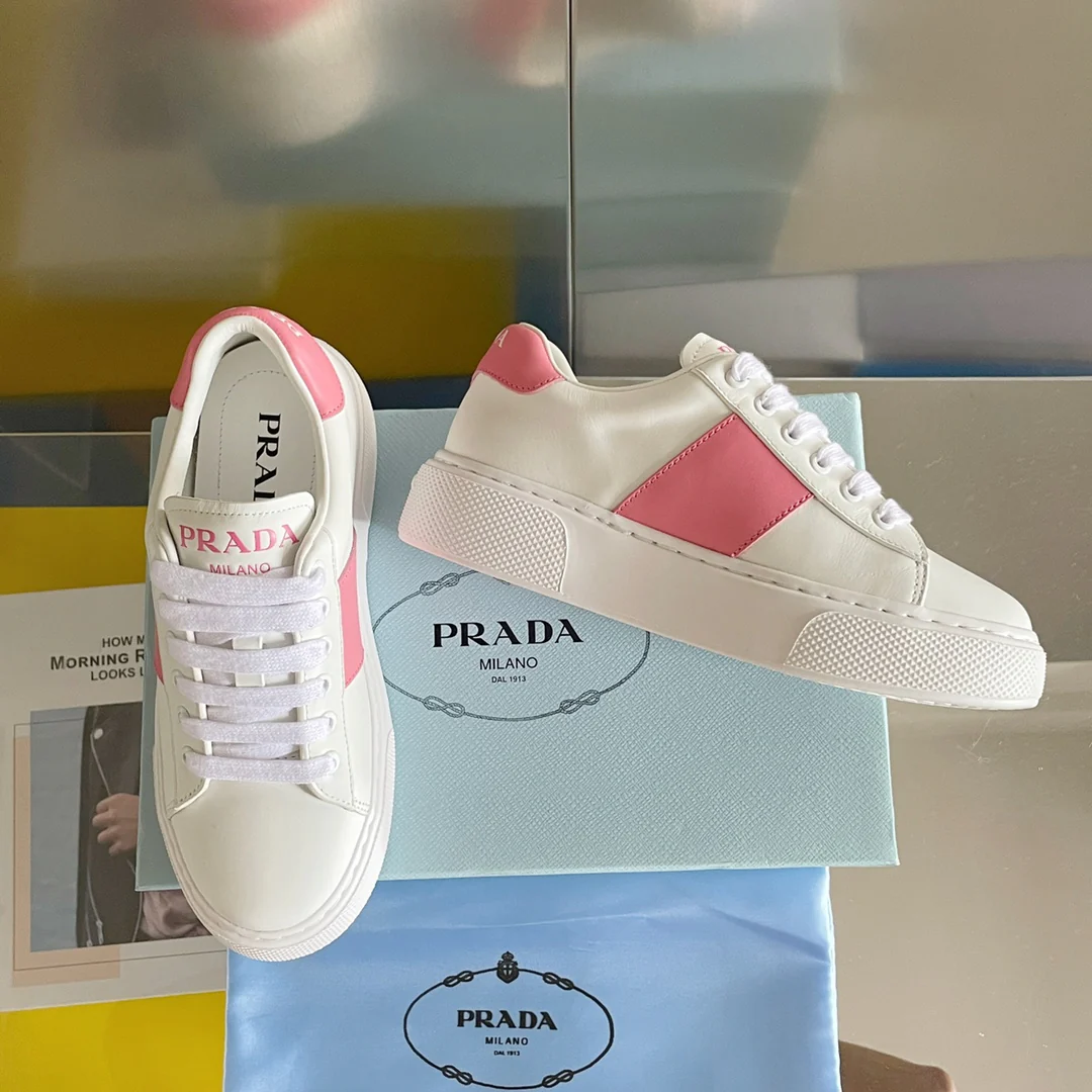 Prada, коллекция ?Ранняя весна 2022? — повседневные туфли на платформе — 13