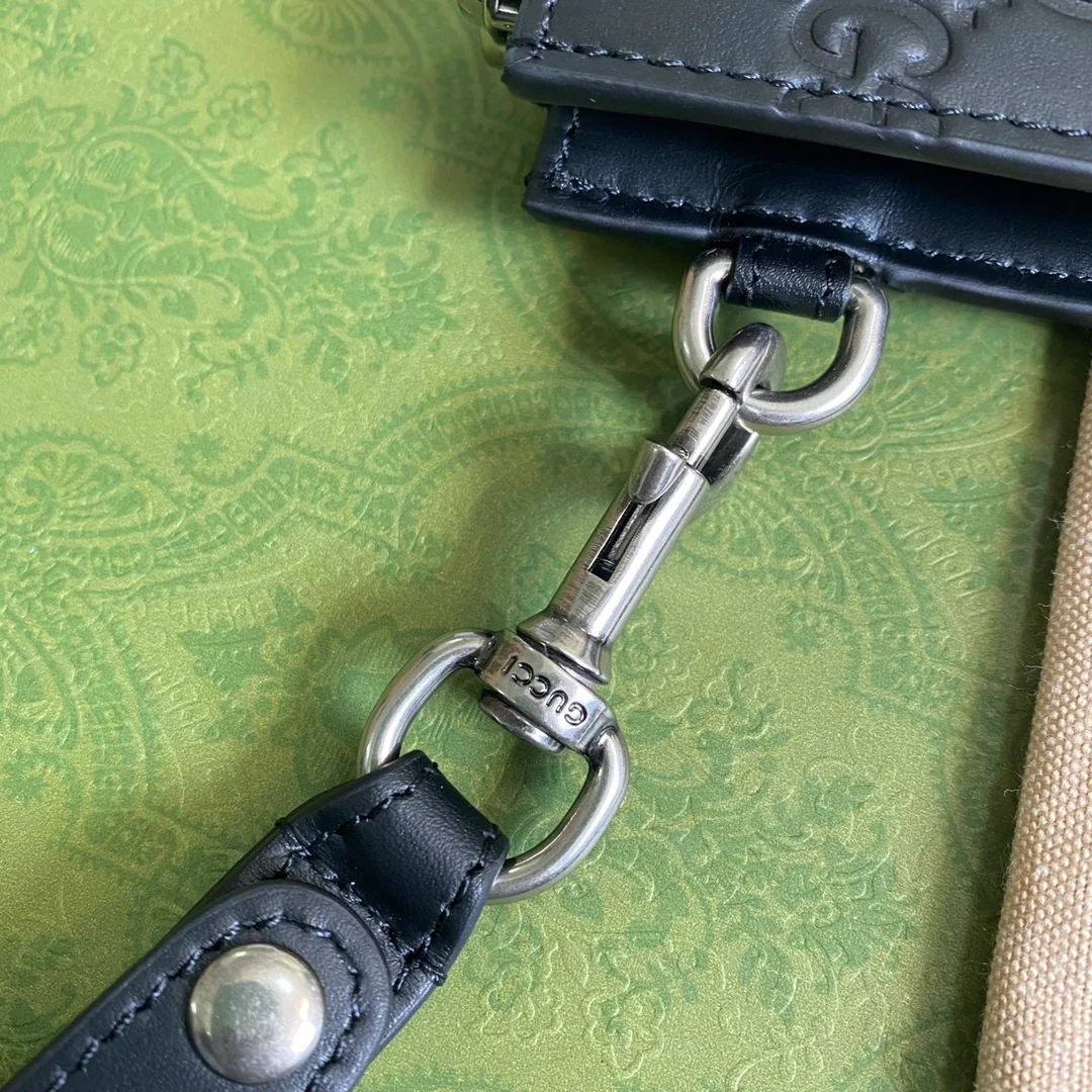 Gucci 压花皮手拿包