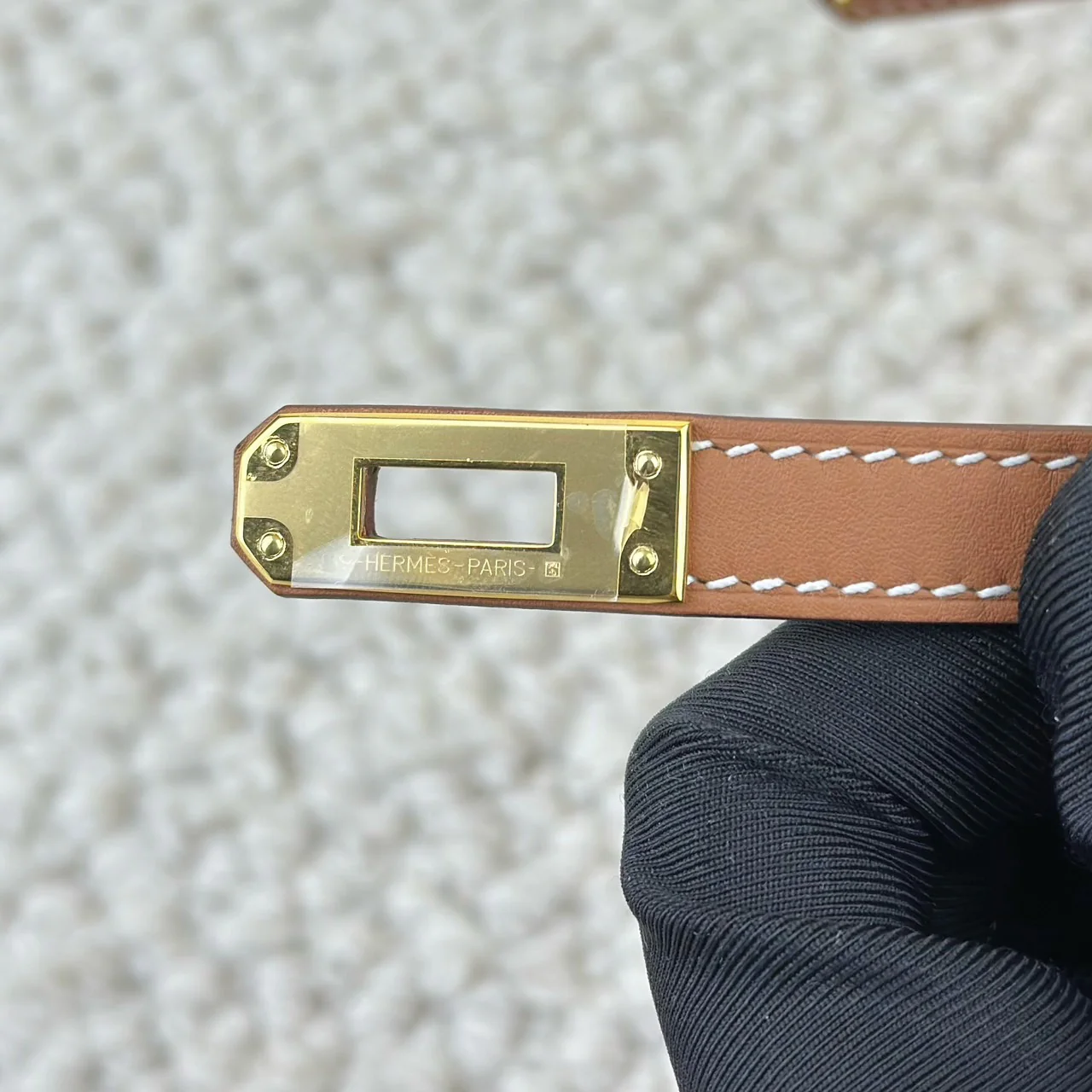 Кожа Hermes Kelly Moove Swift, золотисто-коричневая, золотая застежка.