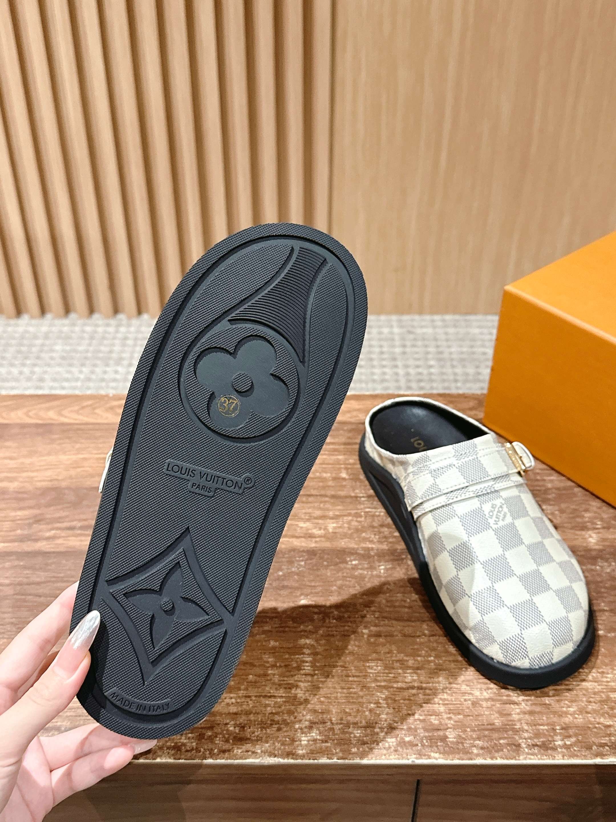 Новинка LV 2025 - Биркенштоки - Клетчатый узор - Белые