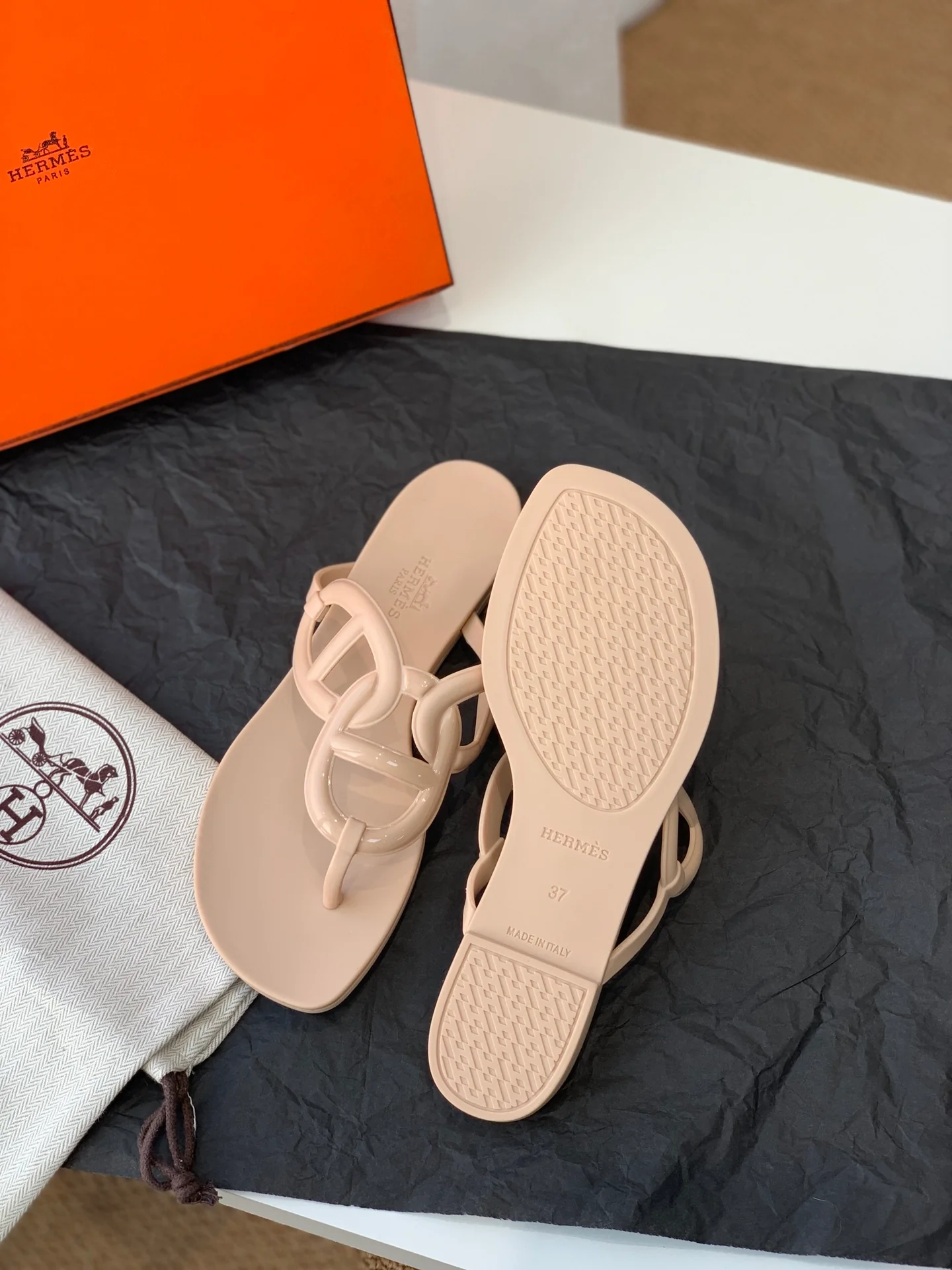 Новые шлепанцы Hermes-aloha 