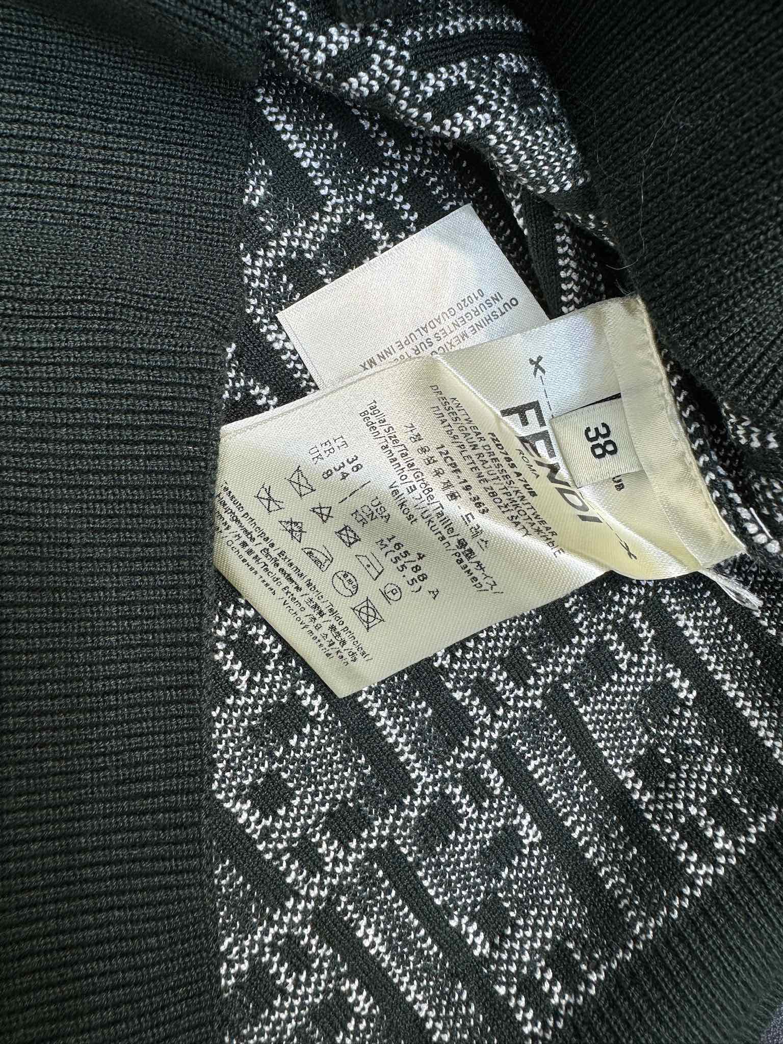 Fendi-2403-24 Новая коллекция ранней весны. Трикотажный свитер с коротким рукавом и круглым вырезом, с монограммой.