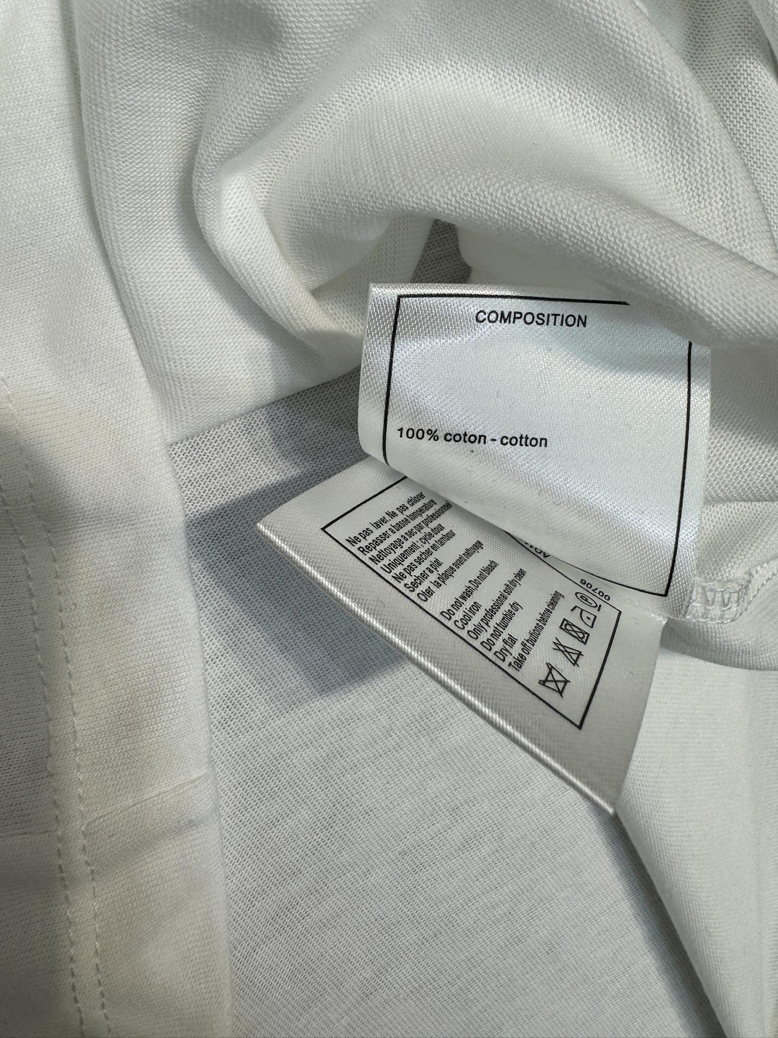 Футболка Chanel 2403 с вышитым четырехлистным клевером и круглым вырезом, с короткими рукавами - белая.