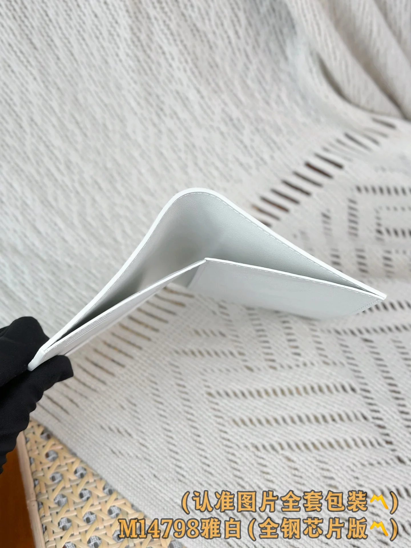 LV-m14798-Обложка для паспорта-Элегантный белый