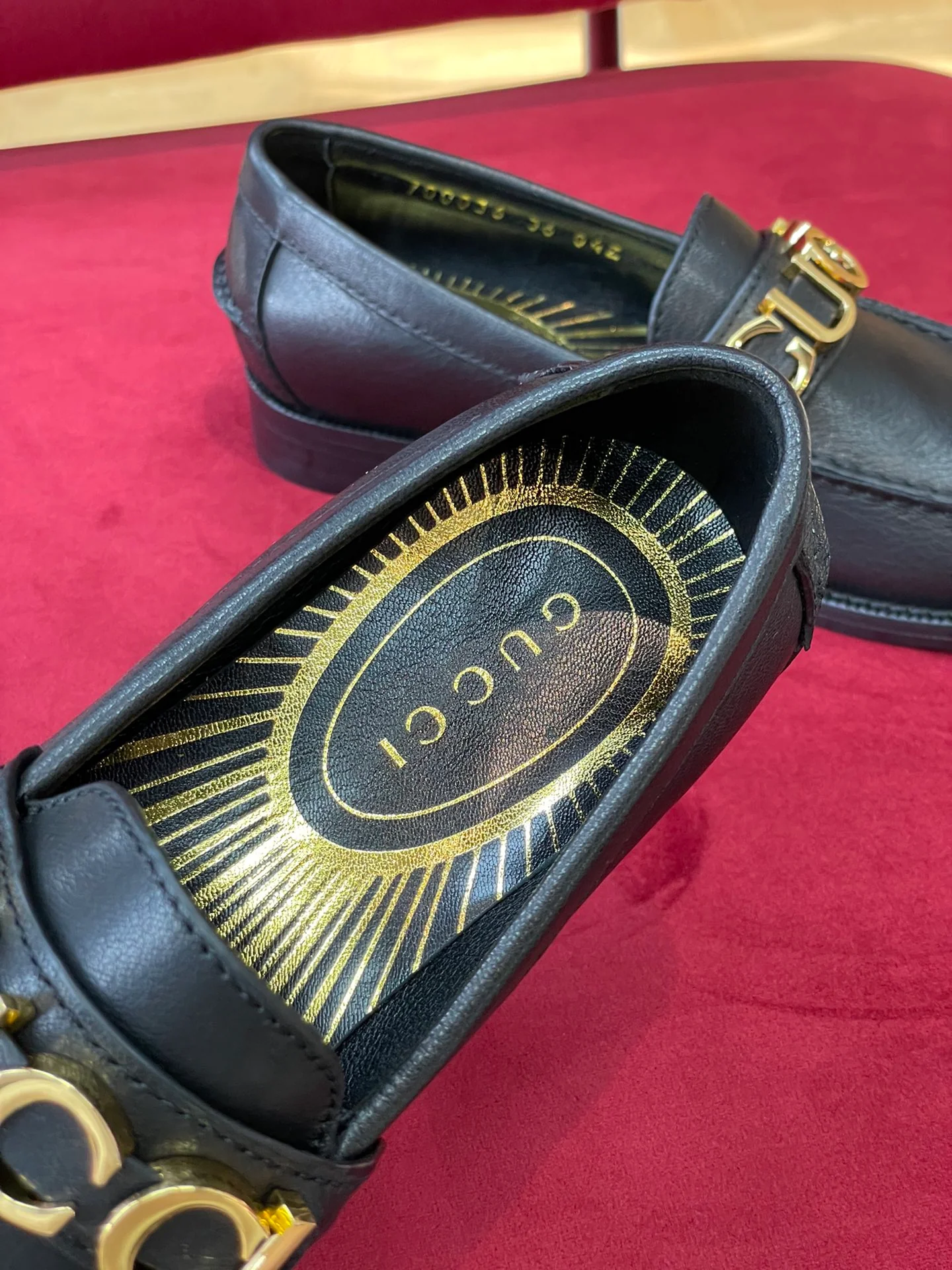 Новинка сезона осень/зима 2022 от Gucci - Лоферы - Черные