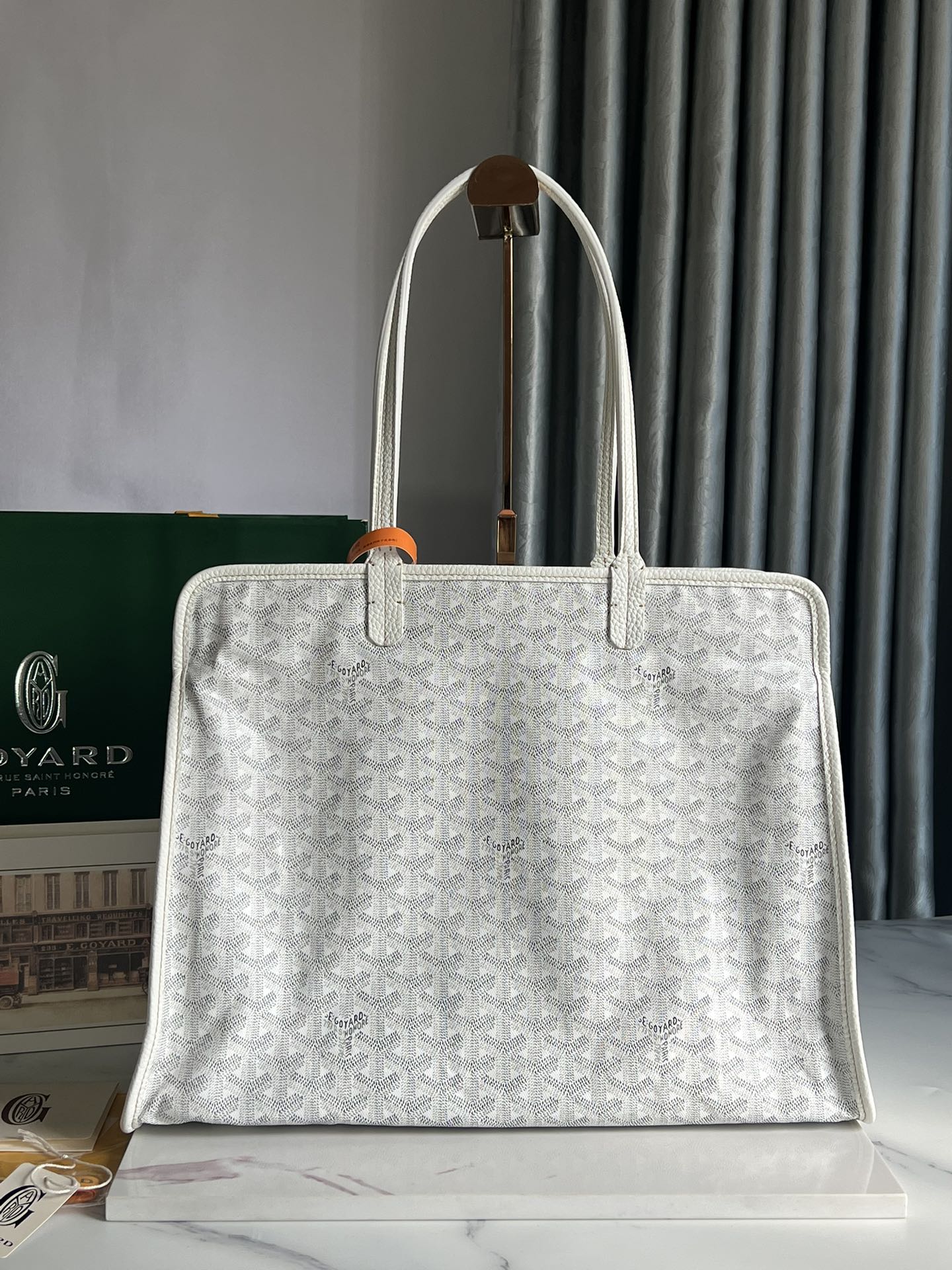Маленькая складная холщовая сумка Goyard - белая.