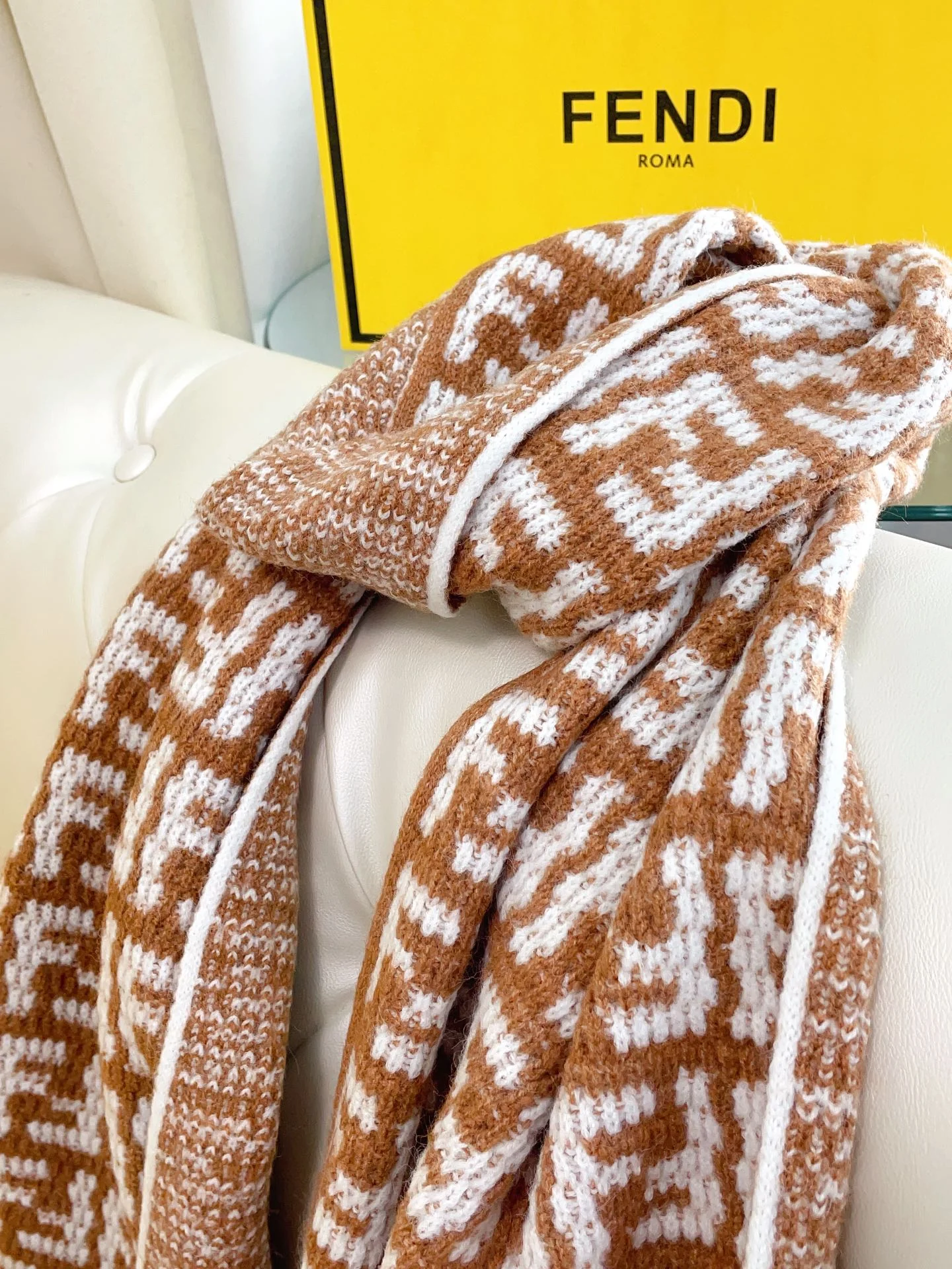 Fendi - Двусторонний жаккардовый вязаный шарф - 32-180 см