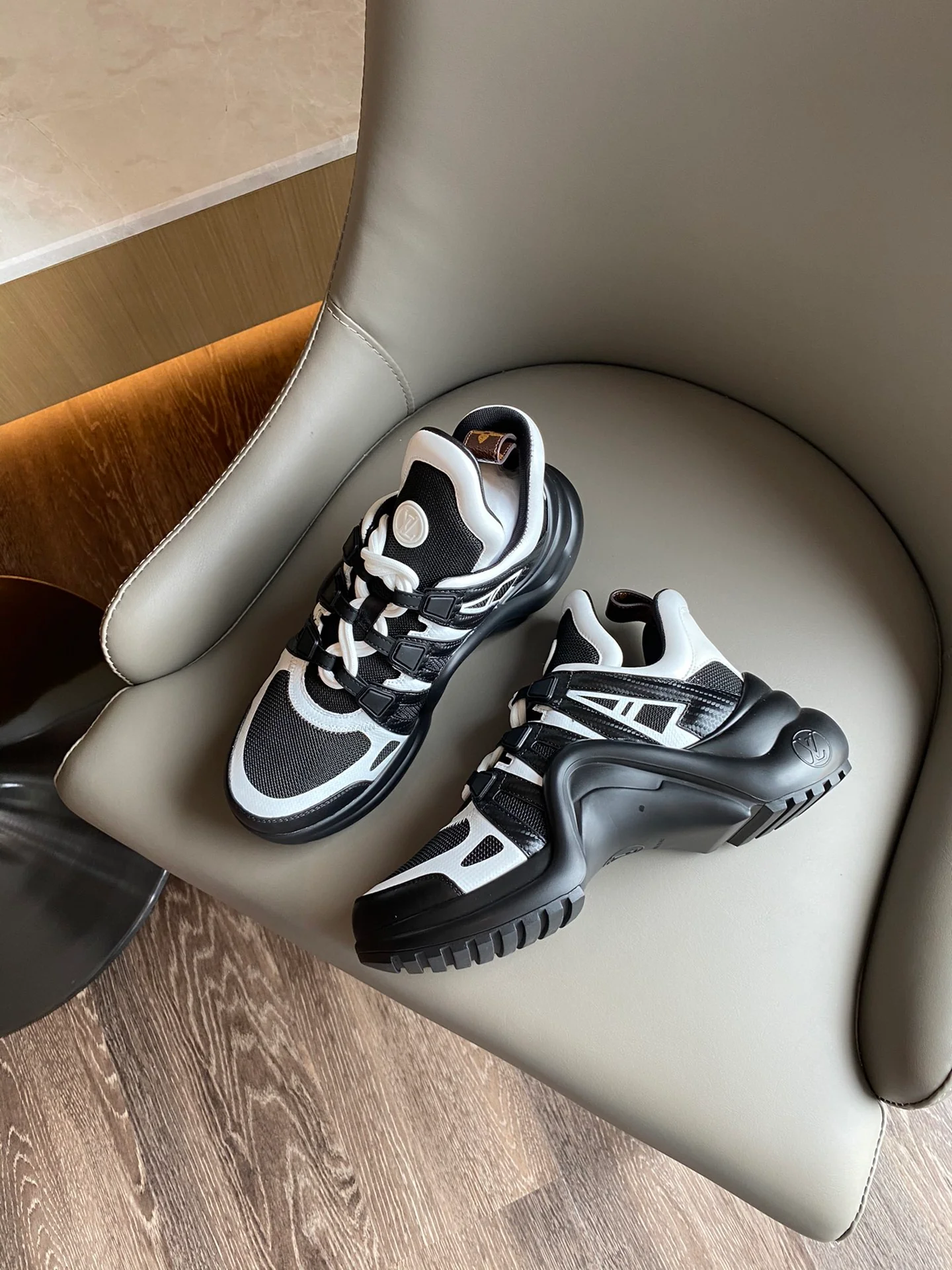 Обувь LV - LV - массивные кроссовки - 4