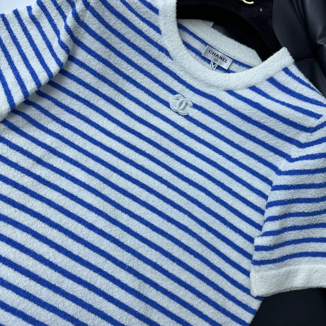 Вязаный топ Chanel 2403 в полоску с короткими рукавами - 1 шт.