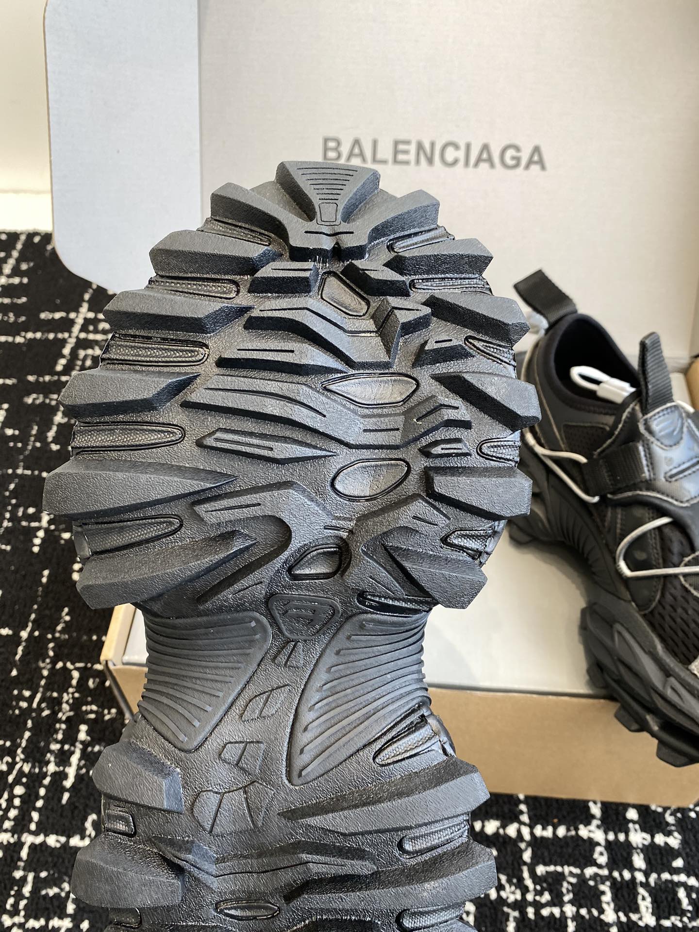 Походные ботинки Balenciaga 2024 - черные