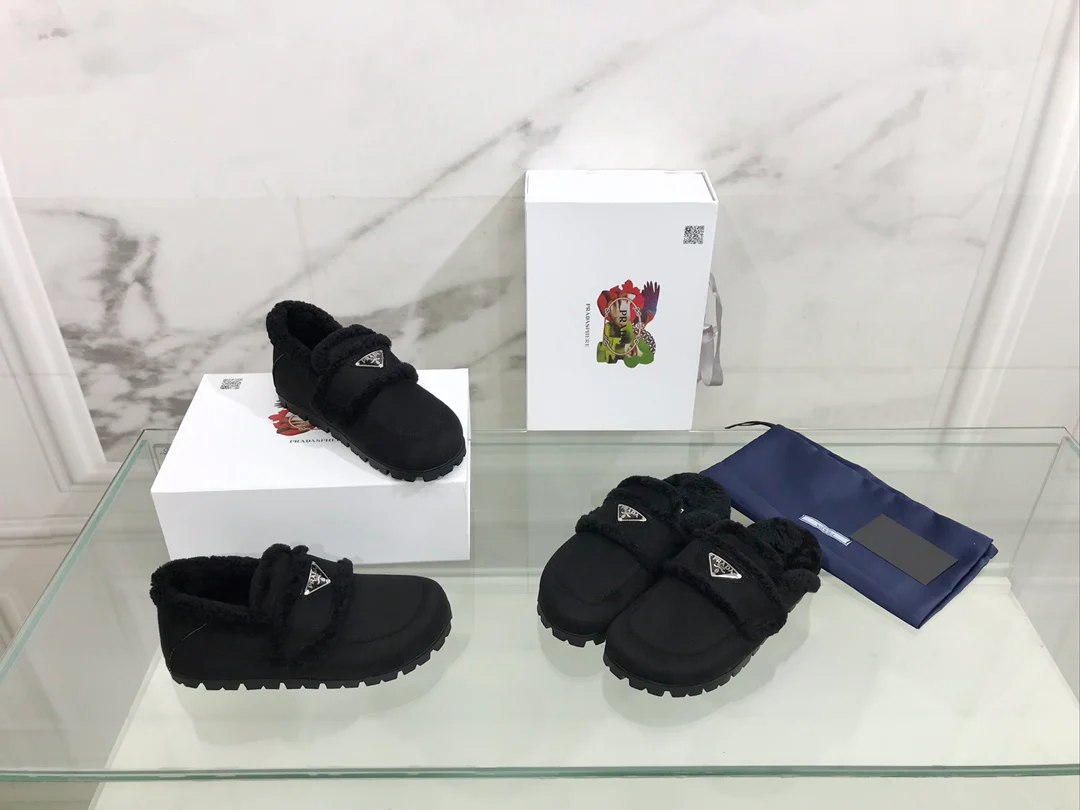 Prada - Меховые тапочки - Сумка - Шерстяная подкладка - Черный