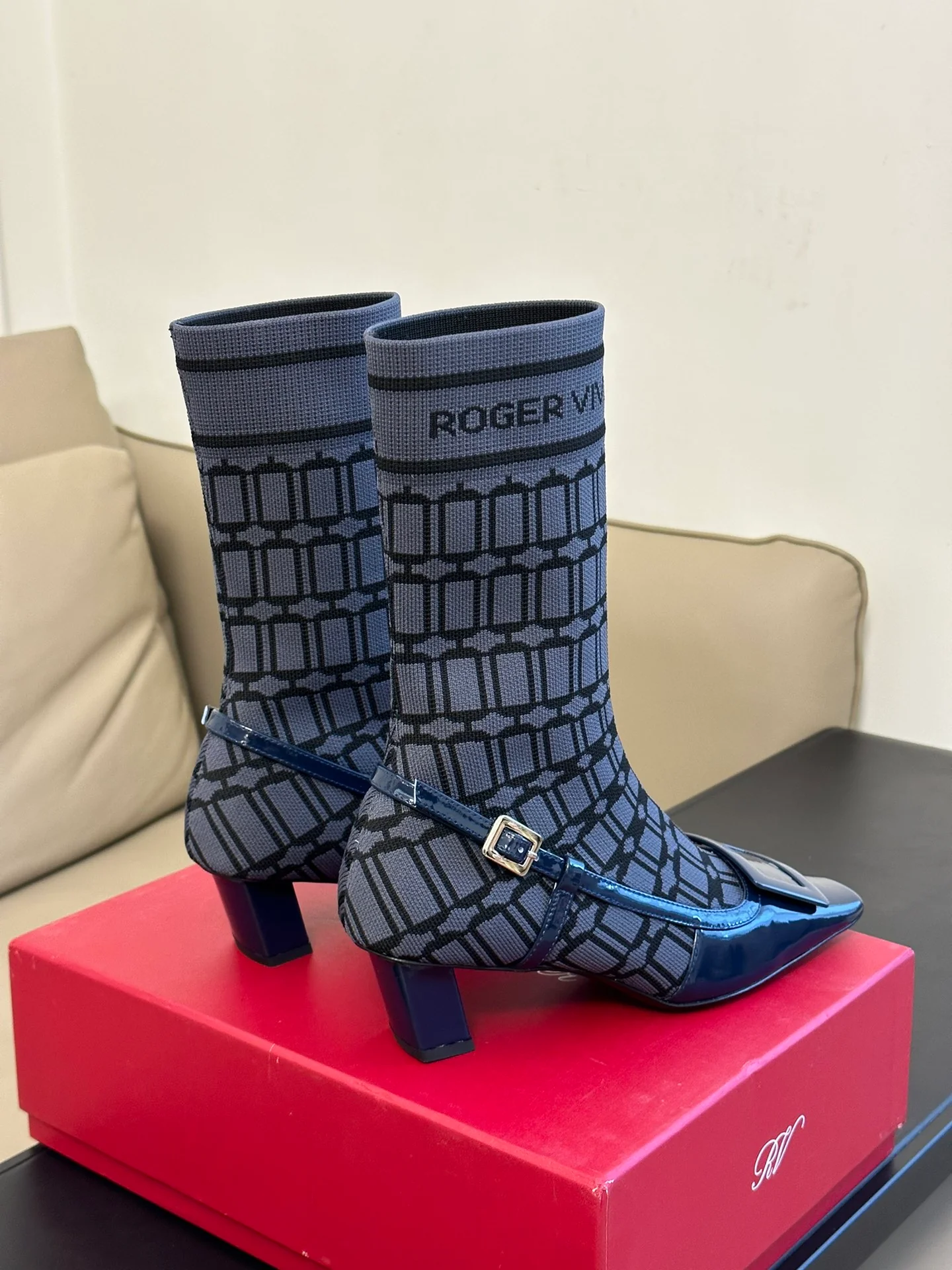 Обувь RV Shoes - Новинка сезона осень/зима 2023 - Ботильоны-носки на высоком каблуке с квадратным носком - Синие