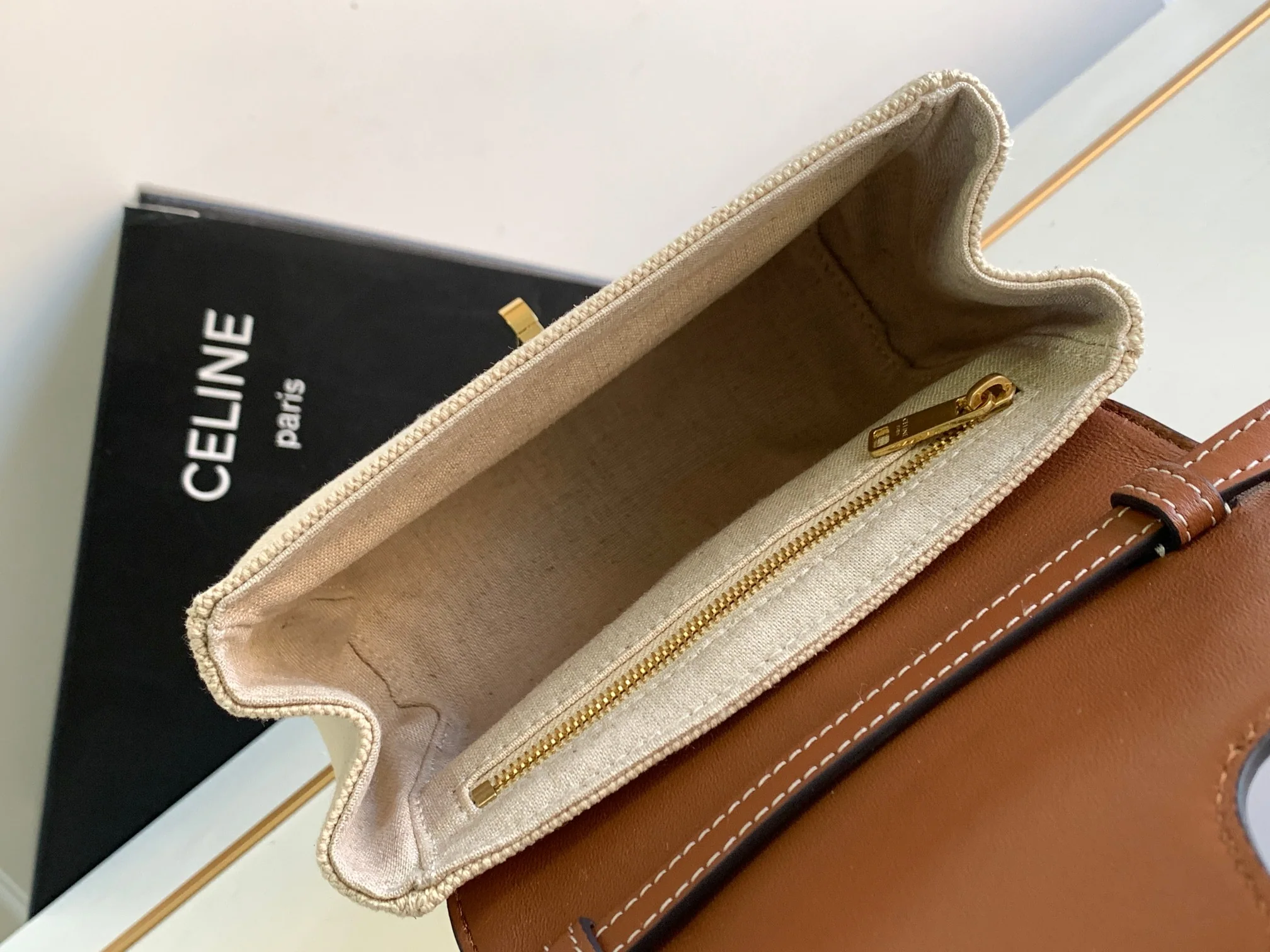 Новинка весны 2023 года от Celine - Мини-сумочка из мягкой канвы (16 см).