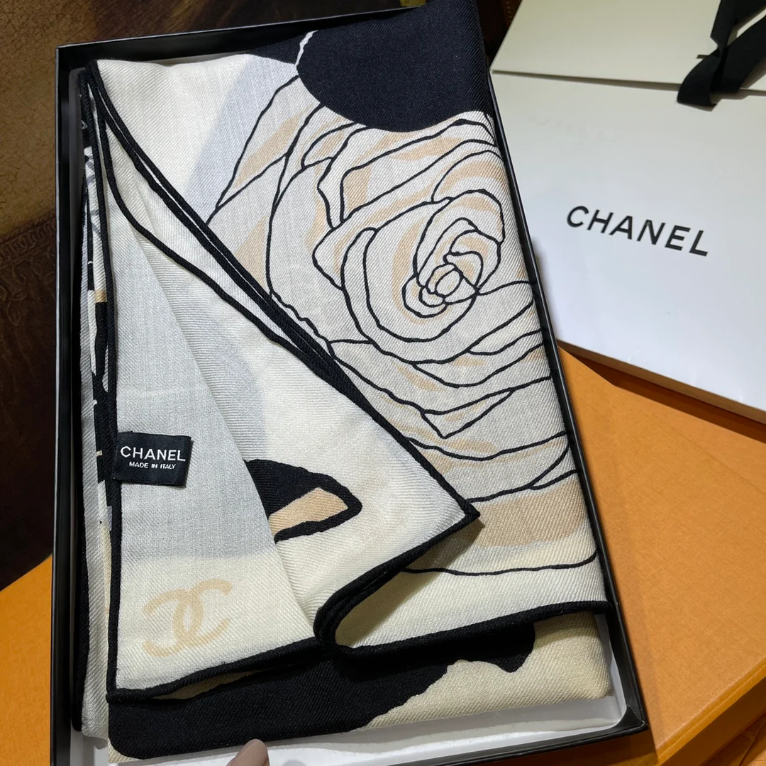Классический кашемировый платок Chanel ?Камелия? — 140 см