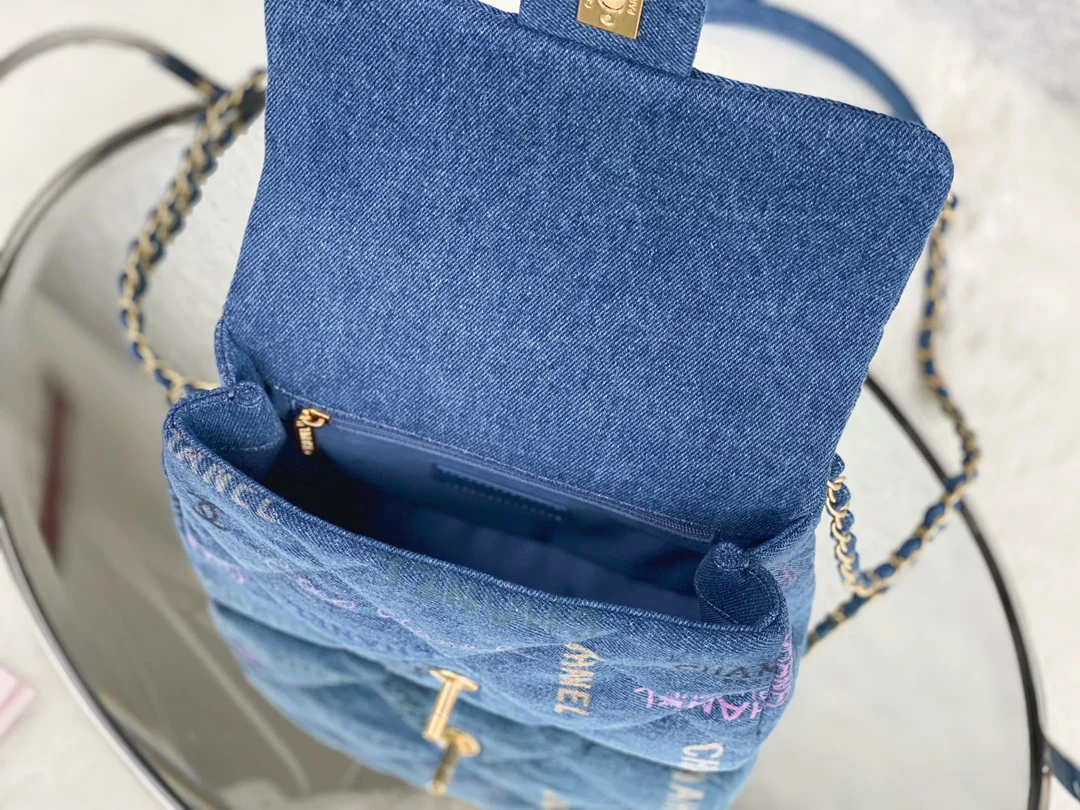 Сумка Chanel из коллекции весна/лето с граффити, джинсовая – CF Bag – 23 см