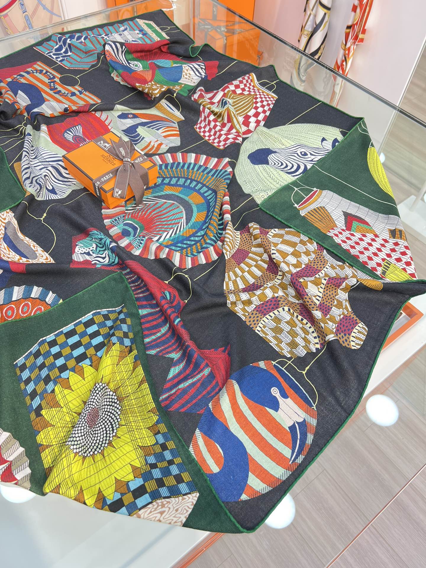 Большой двусторонний бархатный шарф Hermes - 140 см - 004