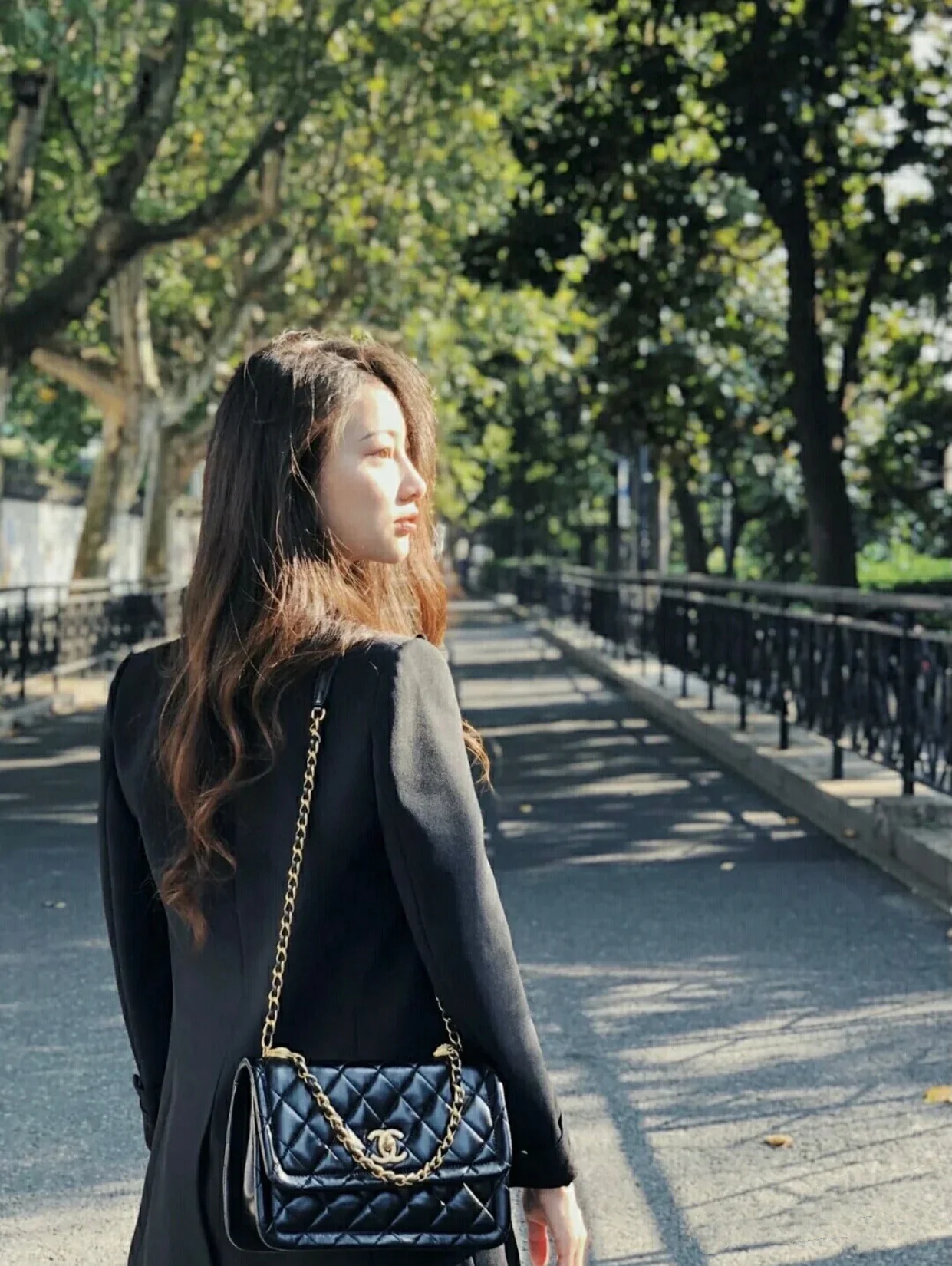 Булочка из тофу с монетой от Chanel