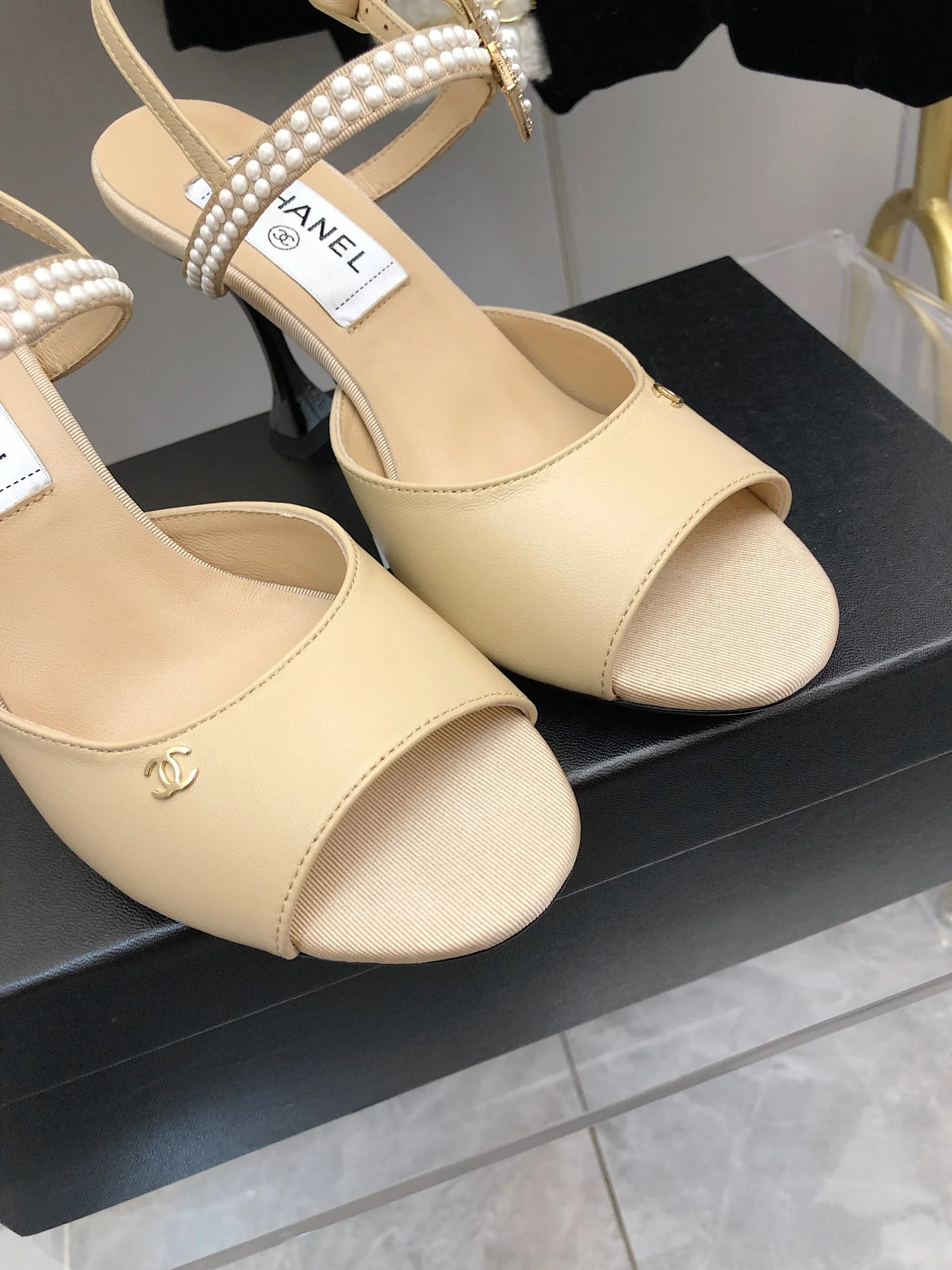 Chanel - Туфли на шпильке - С пряжкой в ??виде звезды - Сандалии