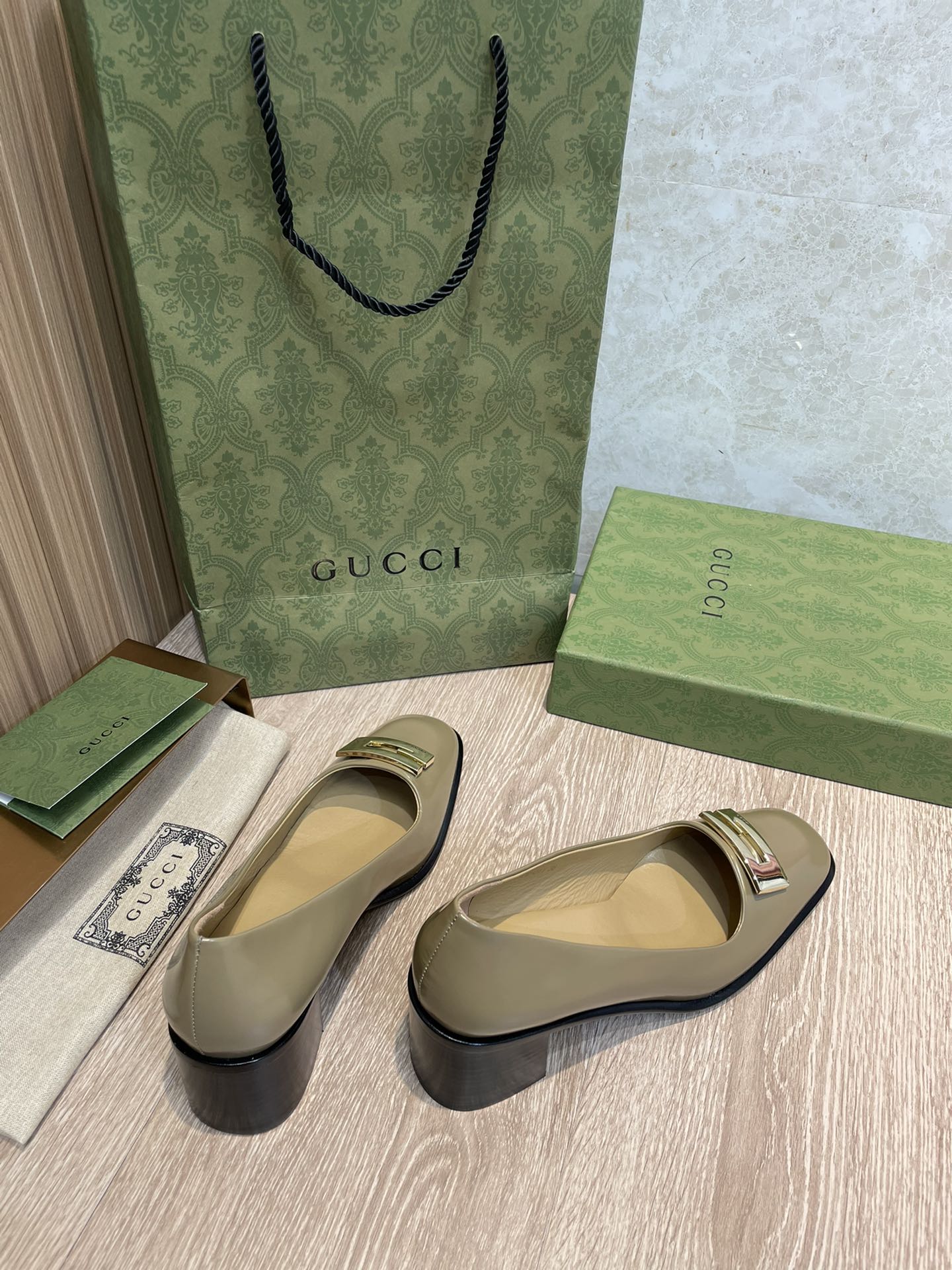 Gucci - 22 Ранняя весна - Ретро - Туфли на низком каблуке