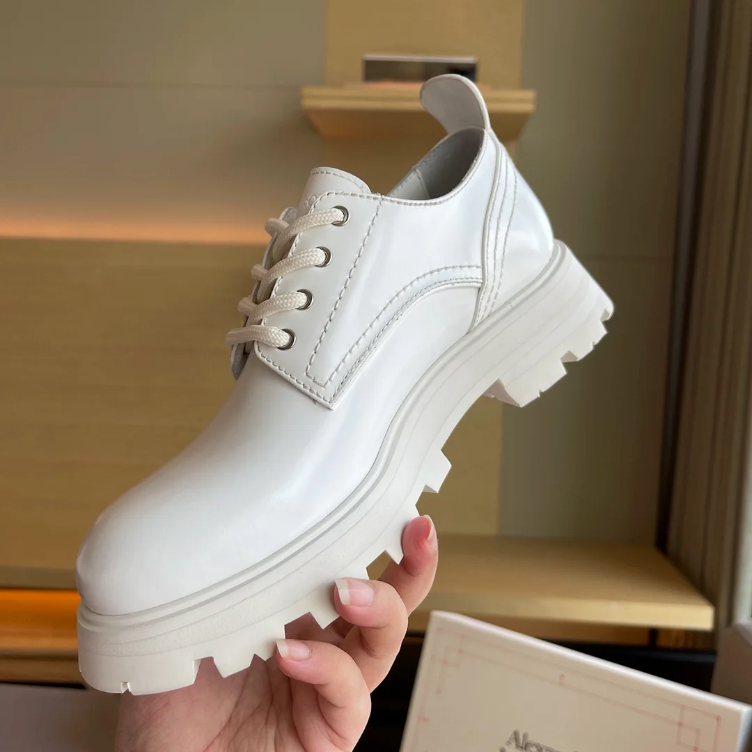 Белые лоферы на платформе McQueen