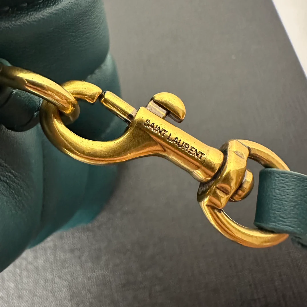 Сумка через плечо YSL Louou 20 см из джинсовой ткани - озерно-голубая.