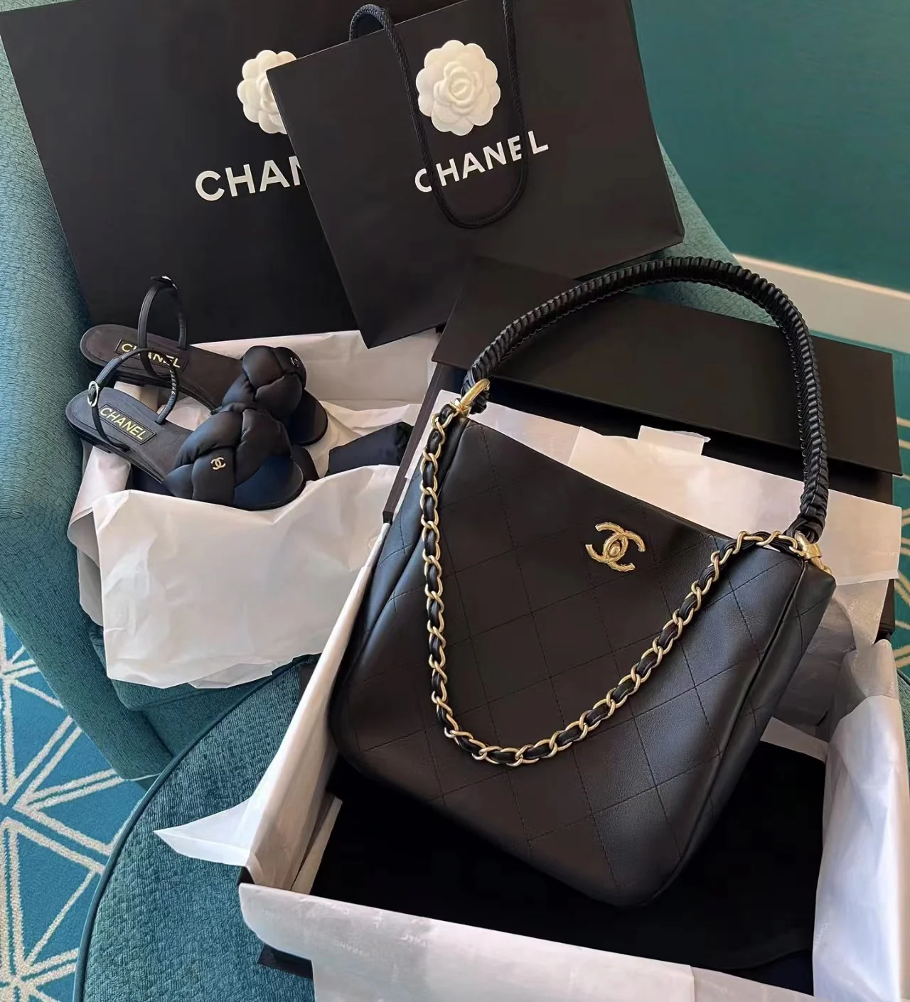 Chanel - Коллекция ?Ранняя осень? - Плетеная сумка в стиле хиппи от Métiers d'Art