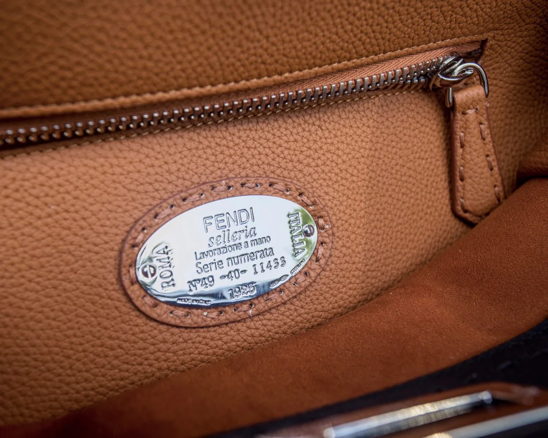 Сумка Fendi Peekaboo Medium из черной кожи - 3