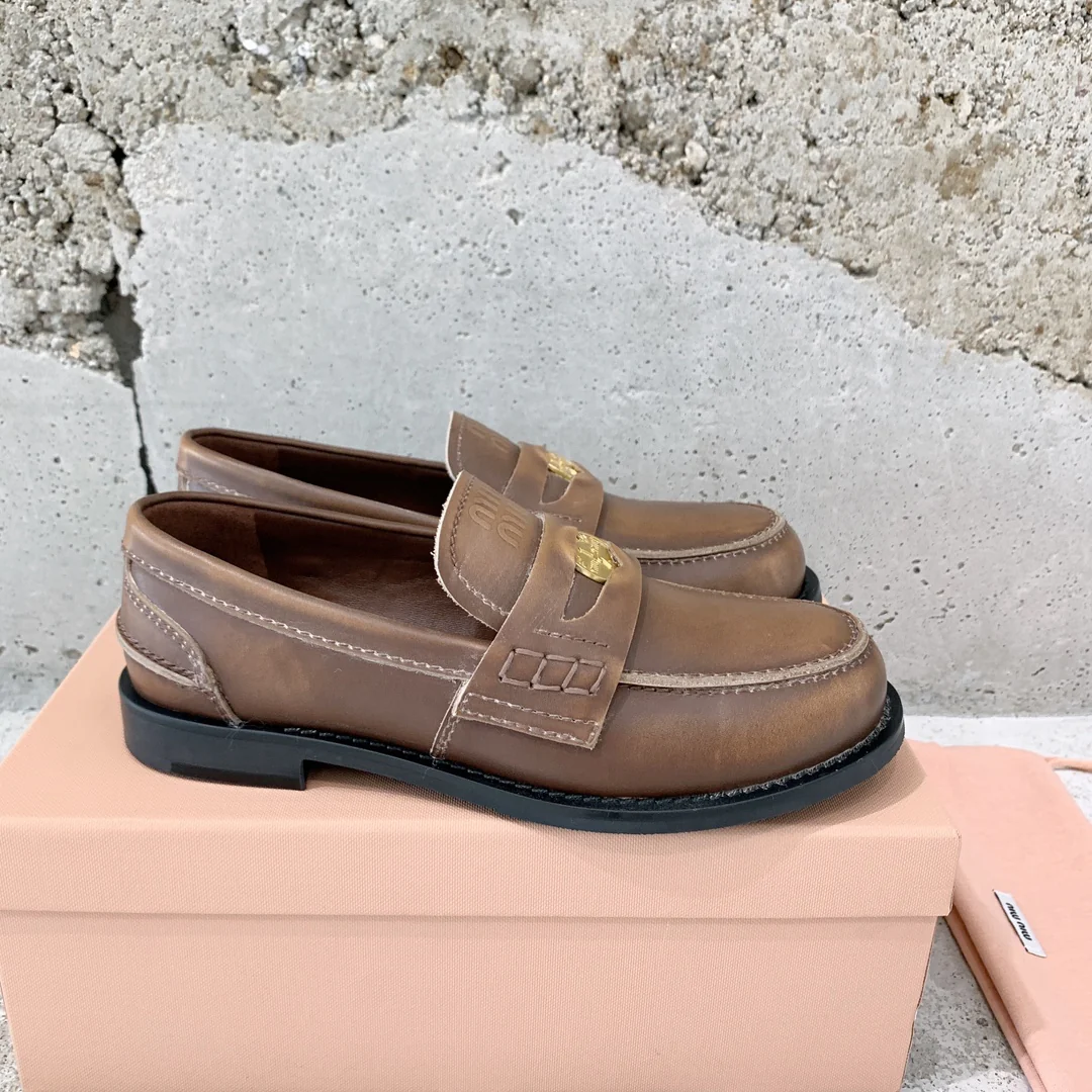 Miu Miu - Винтажные лоферы с ворсистой поверхностью и золотыми монетками