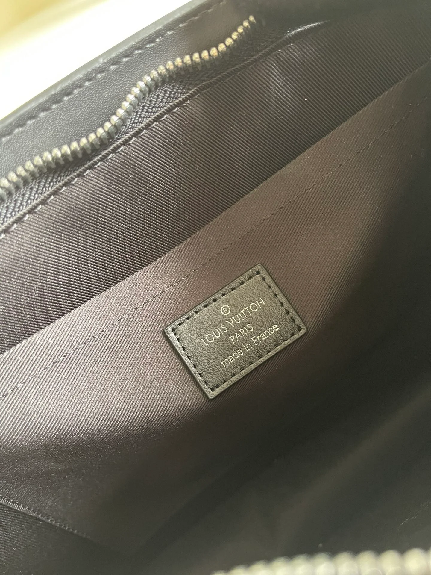 lv-n60448-standing-clutch-2