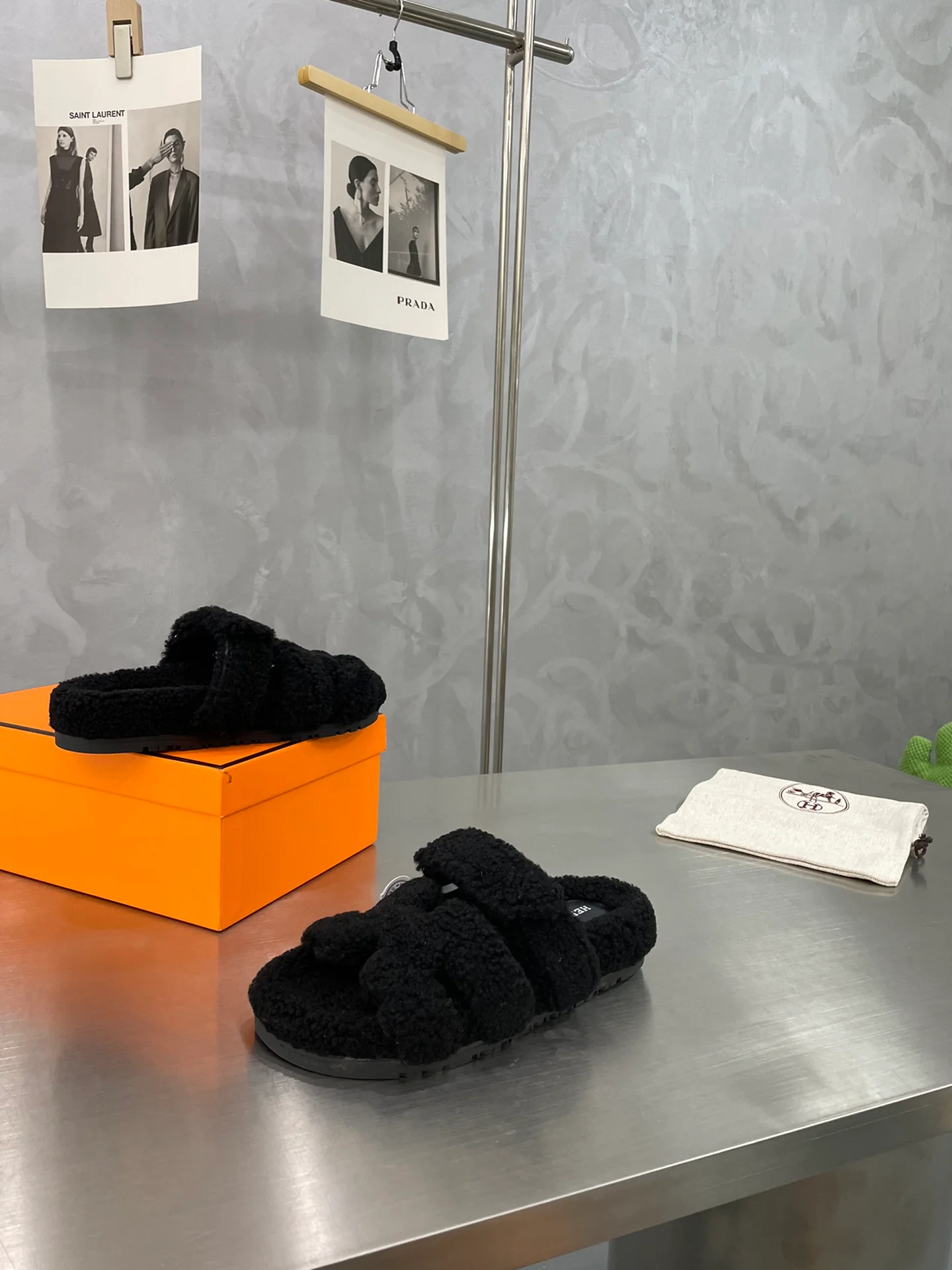 Шерстяные тапочки Hermes Rainbow - черные