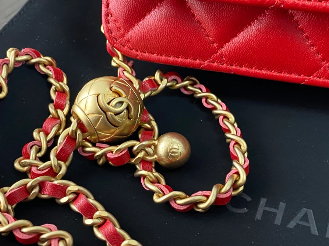 Chanel - Golden Ball woc