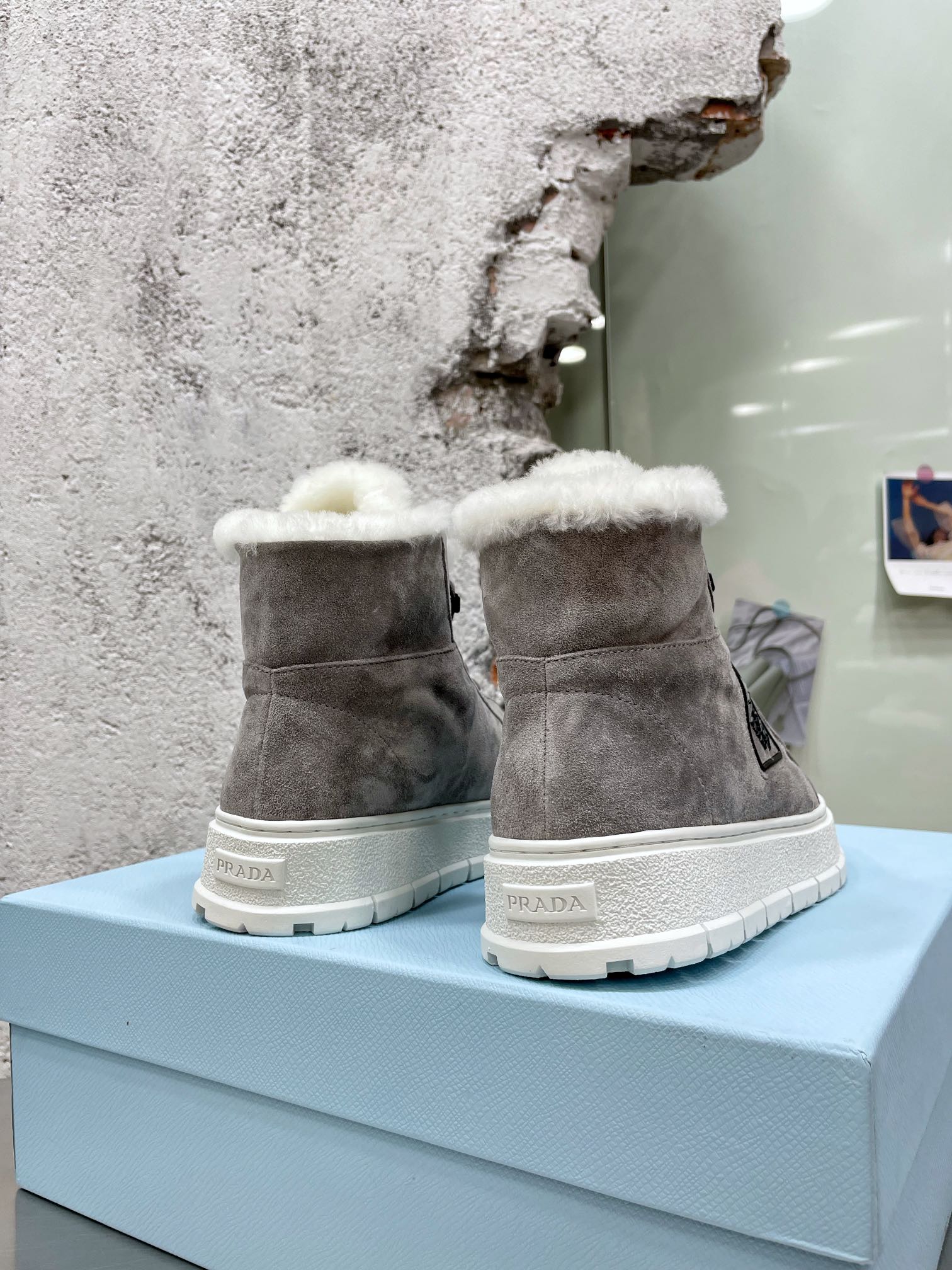 Новинки сезона осень/зима 2022 от Prada - Снежные сапоги - Стиль знаменитостей - 1