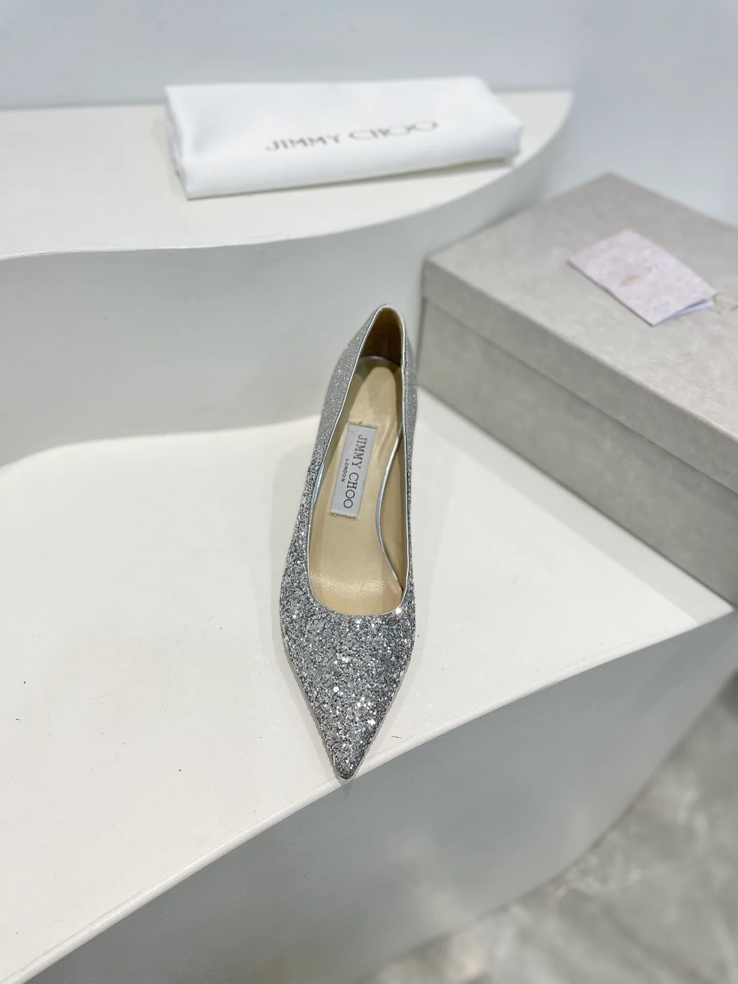 Туфли-лодочки Jimmy с острым носком на шпильке - серебристые