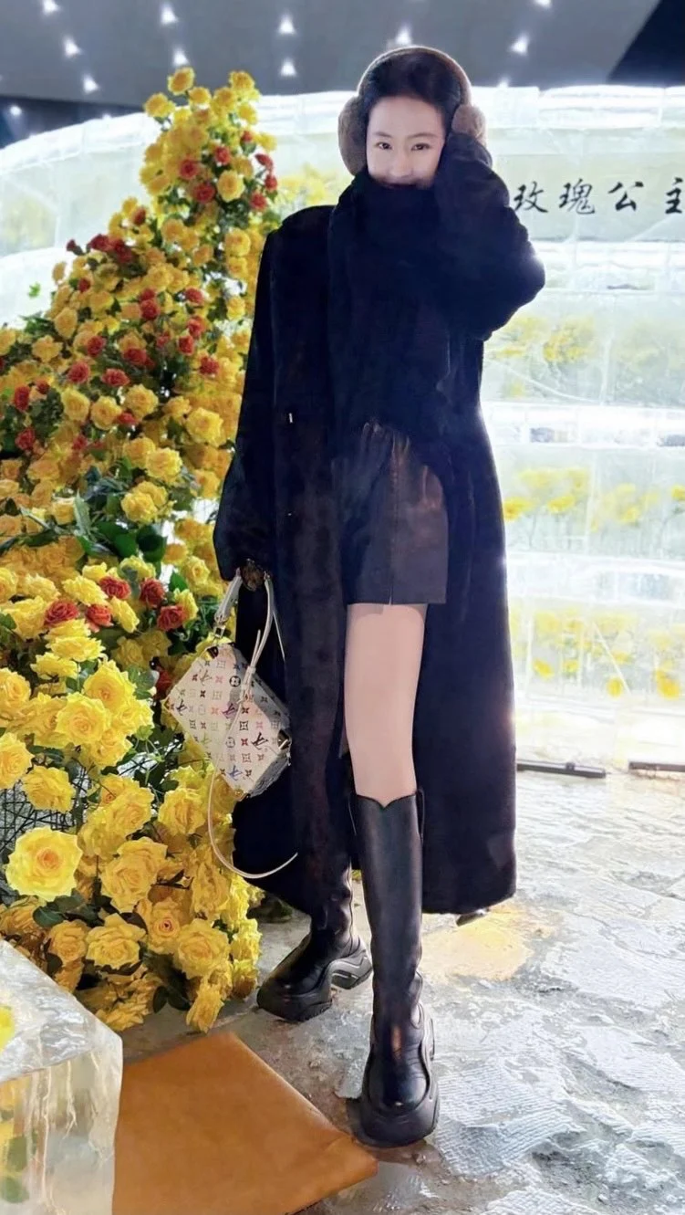 Средняя кожаная сумка LV Side Trunk - белая