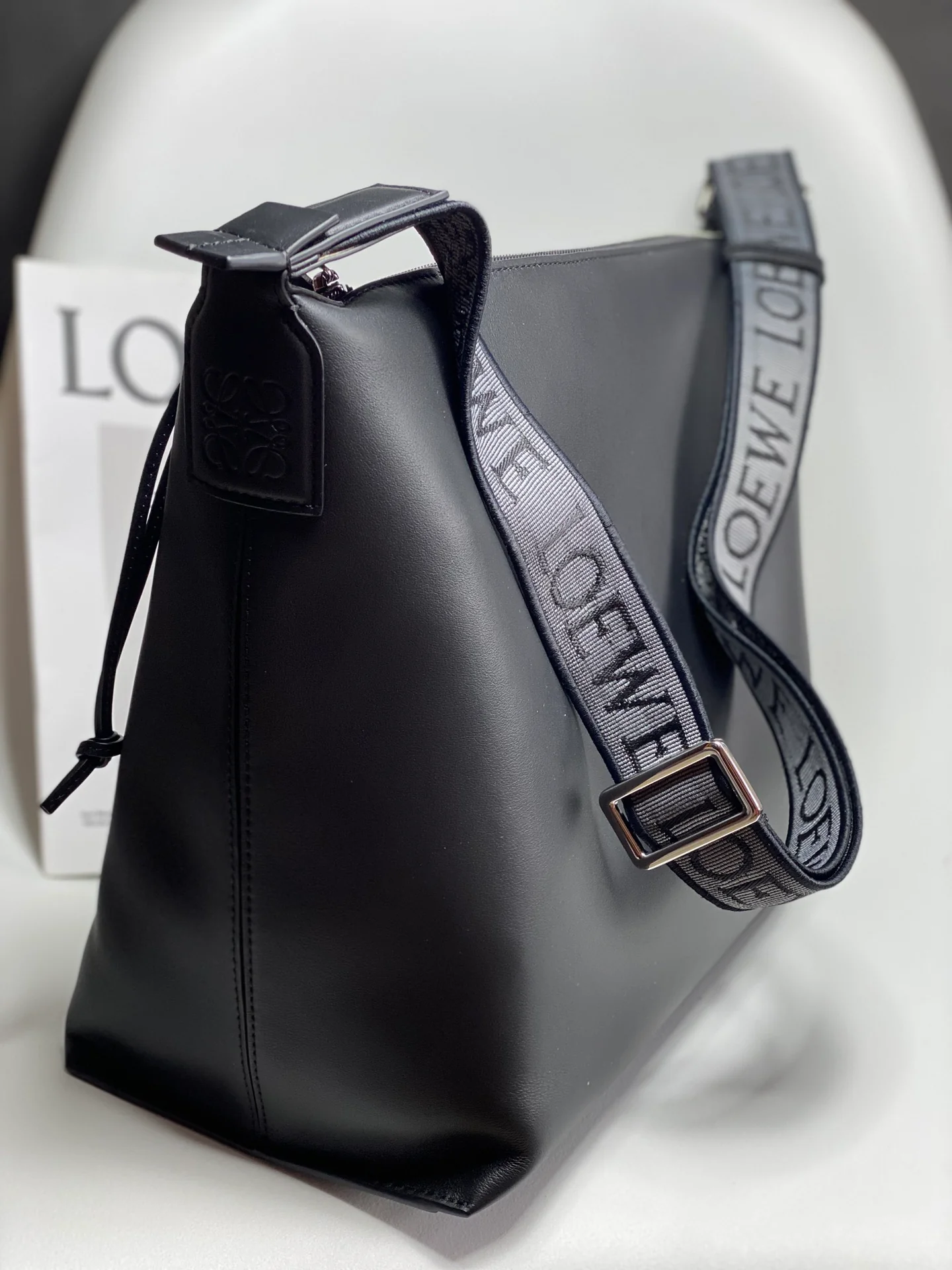 Мужская сумка через плечо Loewe Cubi 2022 года