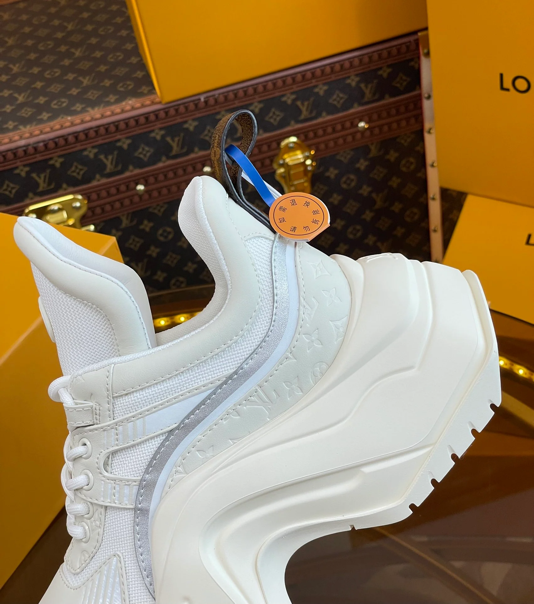 Новинка LV 2023 года - Спортивные массивные кроссовки - Archlight 2-0 - Белый/Серебристый