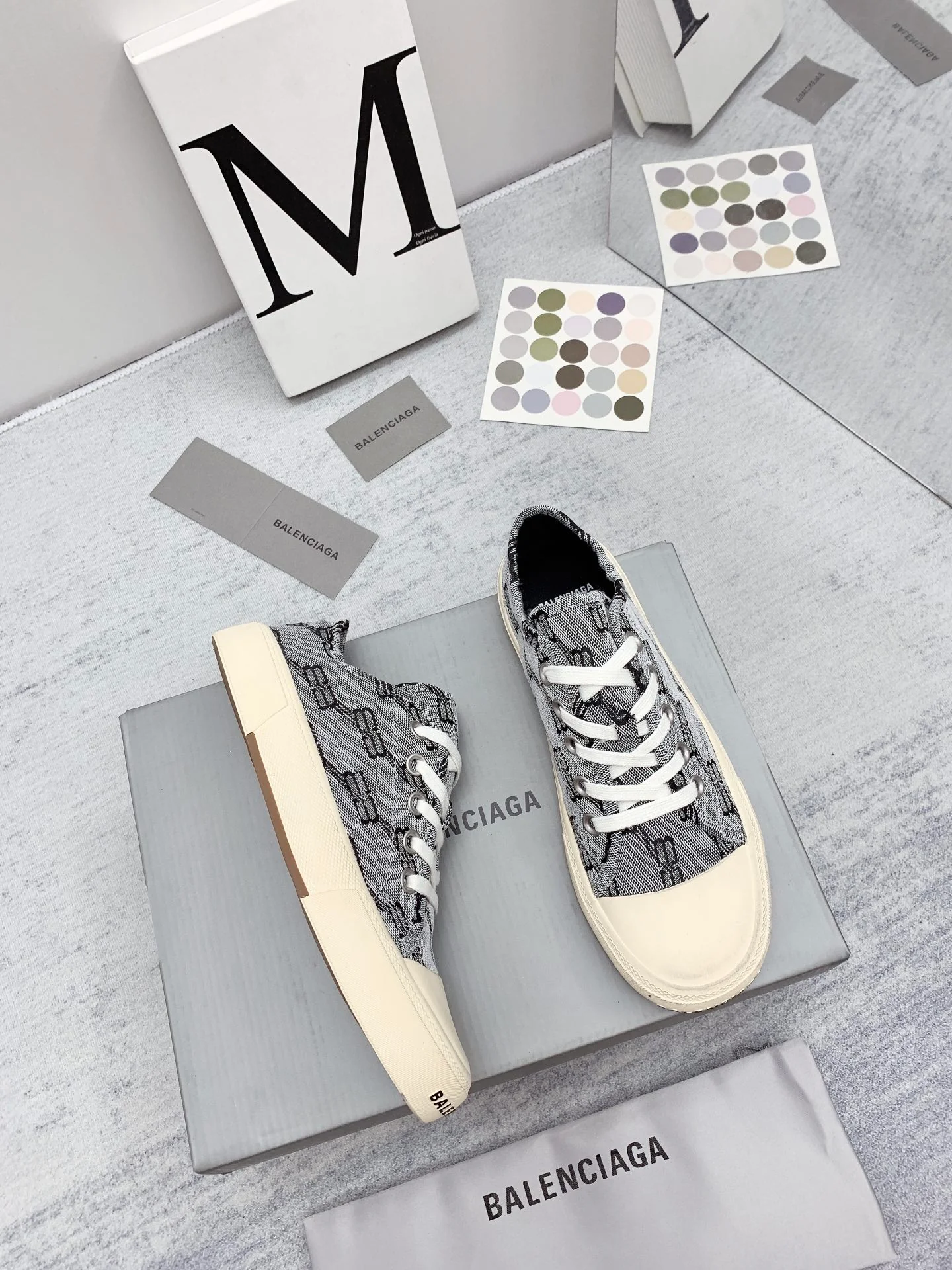 Новинка сезона осень/зима 2022 от Balenciaga - Парижские парусиновые туфли - Унисекс - Серые