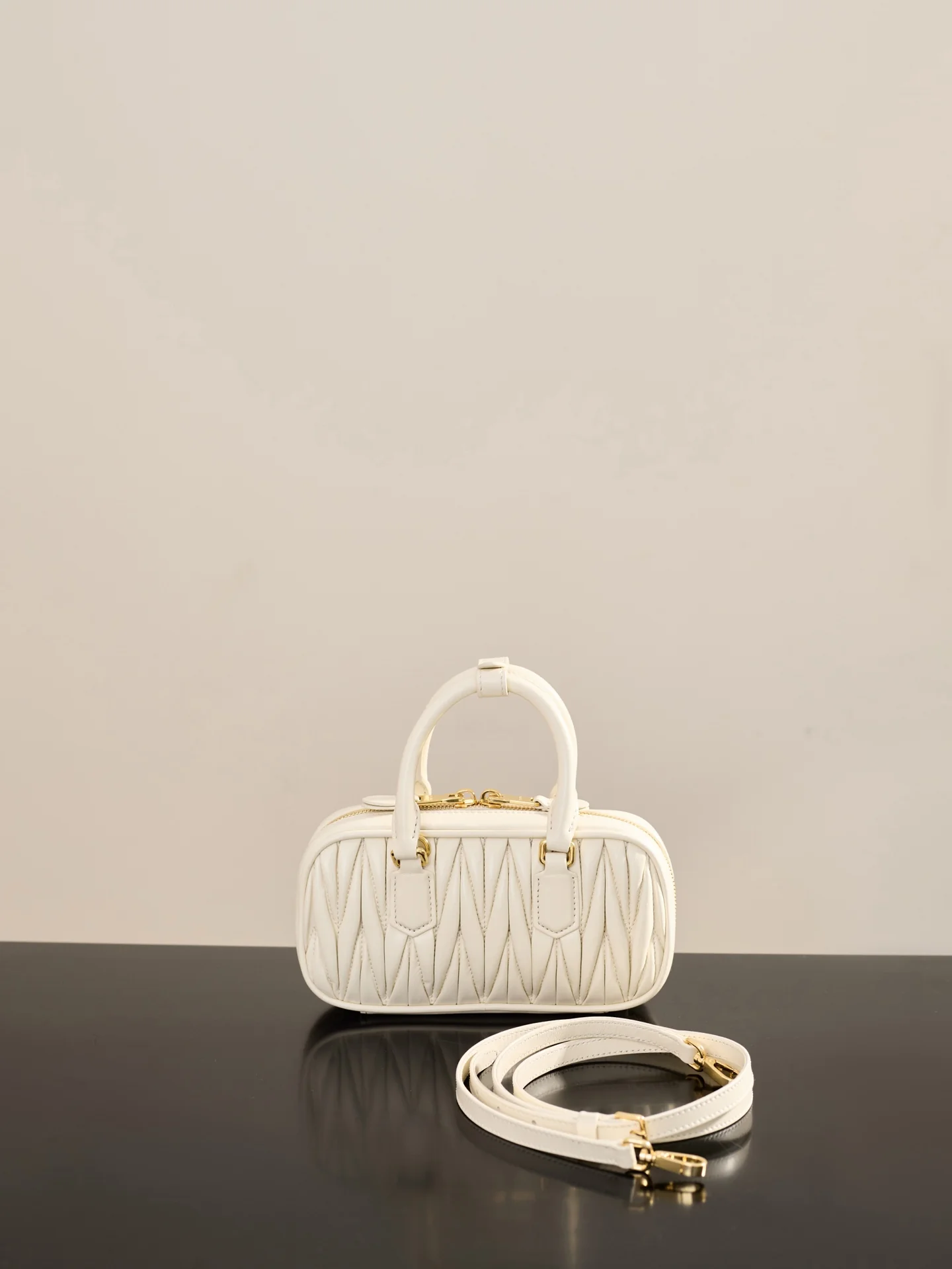 Miu Miu-5b088m1100 - Миниатюрная плиссированная сумка для боулинга - Белая