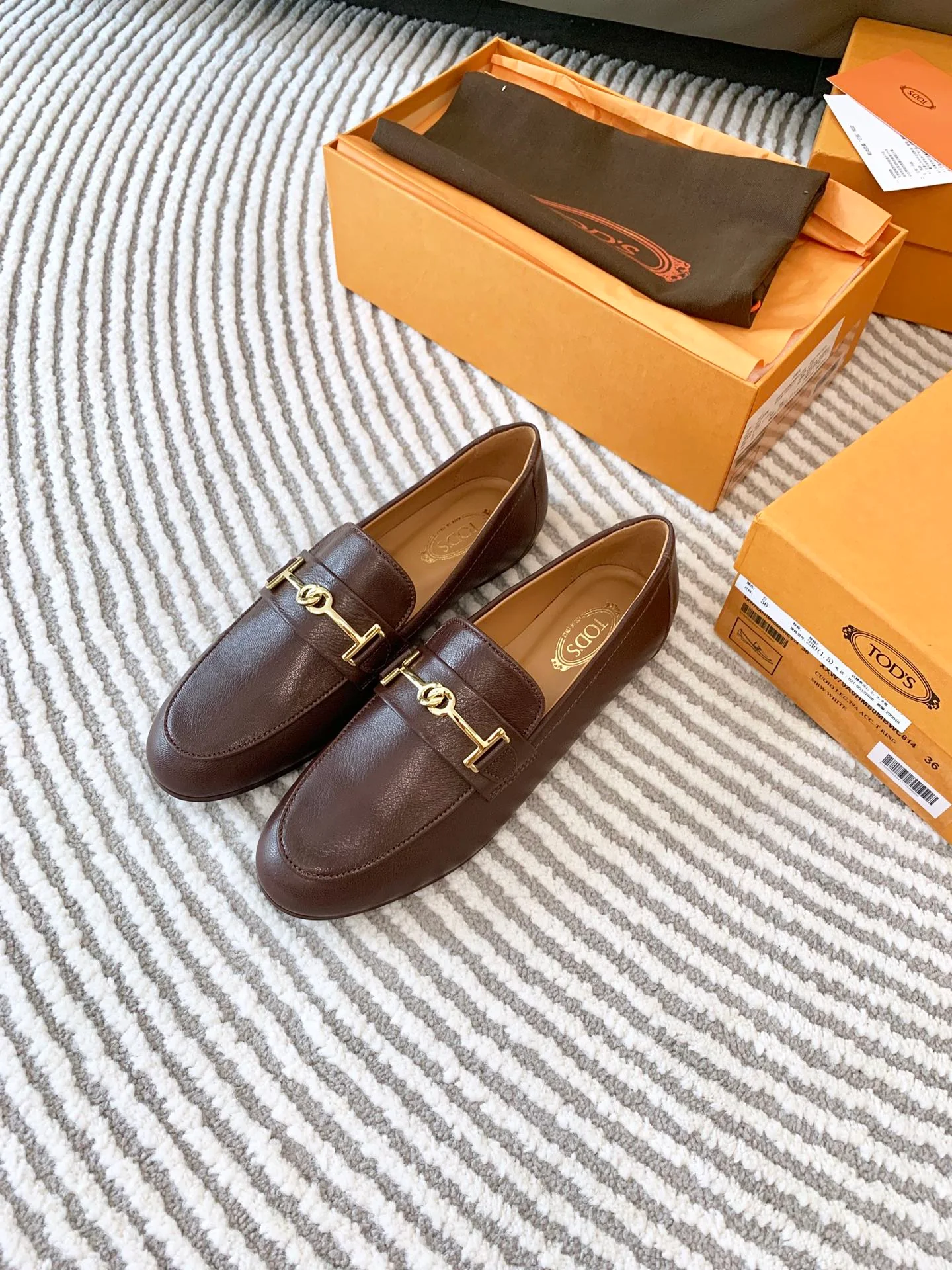 Новинка 2023 года от Tods - Лоферы - Темно-коричневые