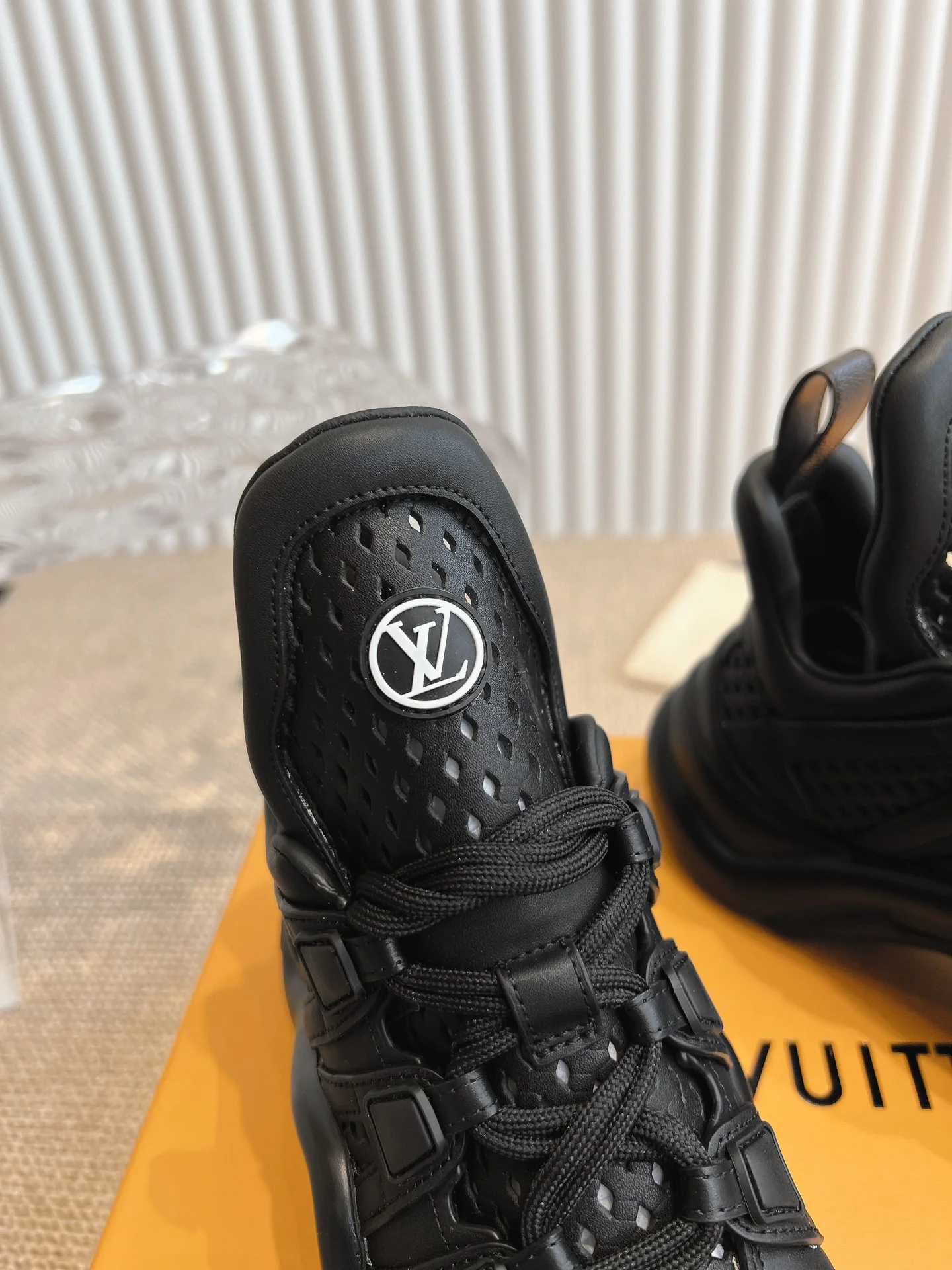 Повседневные туфли на платформе LV-2024 - черные