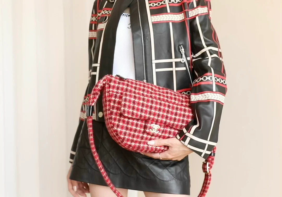 Сумка-хобо Chanel-Plover в красную клетку, полумесяц