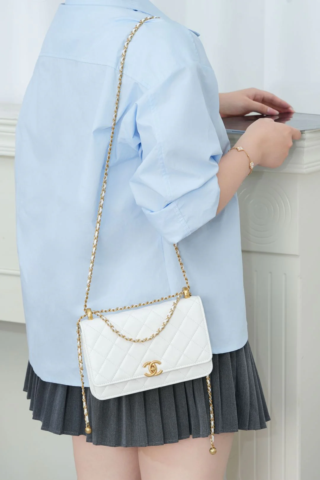 Chanel - Двойная золотая цепочка с бусинами - Застежка из белого золота