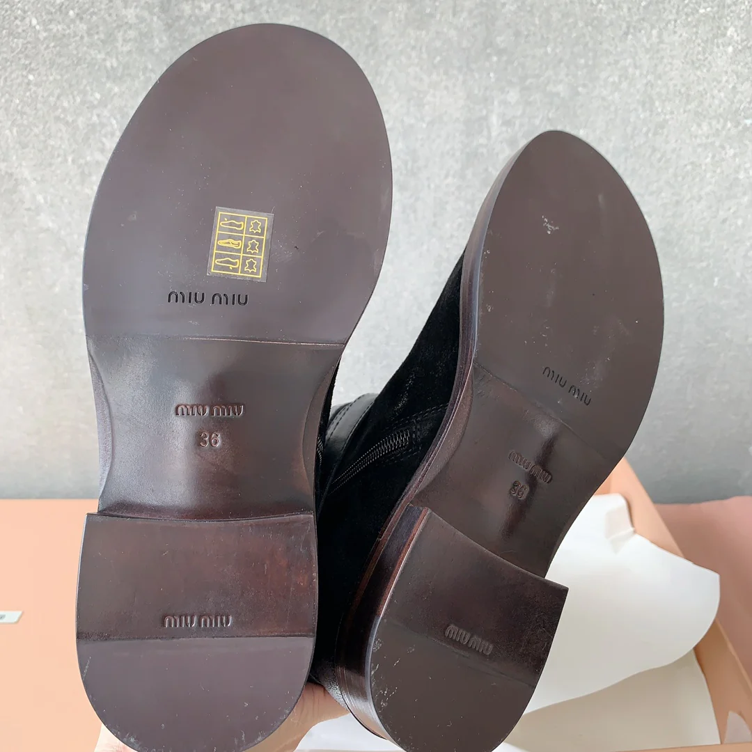 Новые мотоциклетные ботинки Miu Miu в стиле панк, 2023 год - черные.