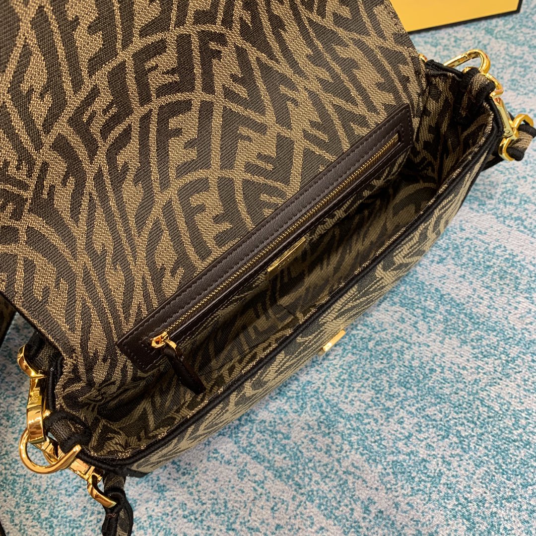 Сумка Fendi Baguette Medium Monogram - 3
