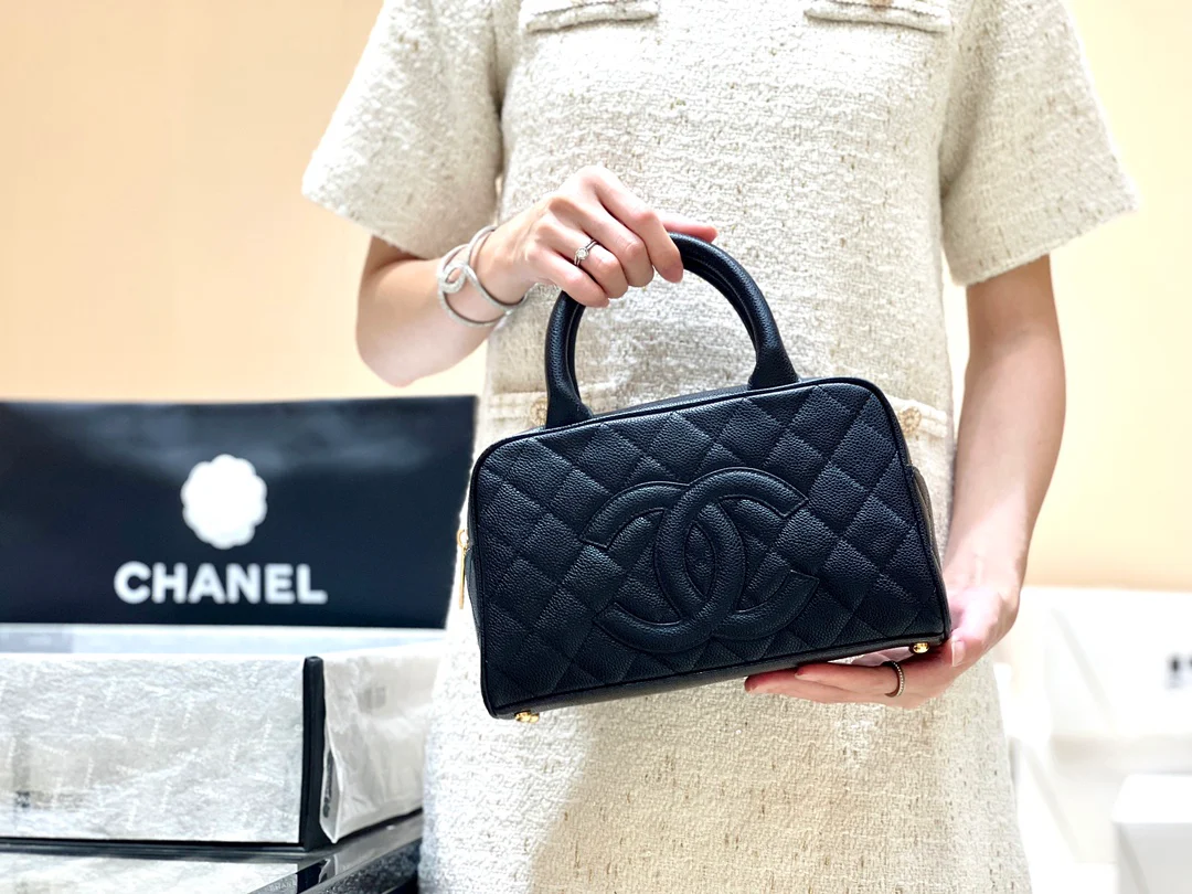 Винтажная сумка-боулинг Chanel - черная