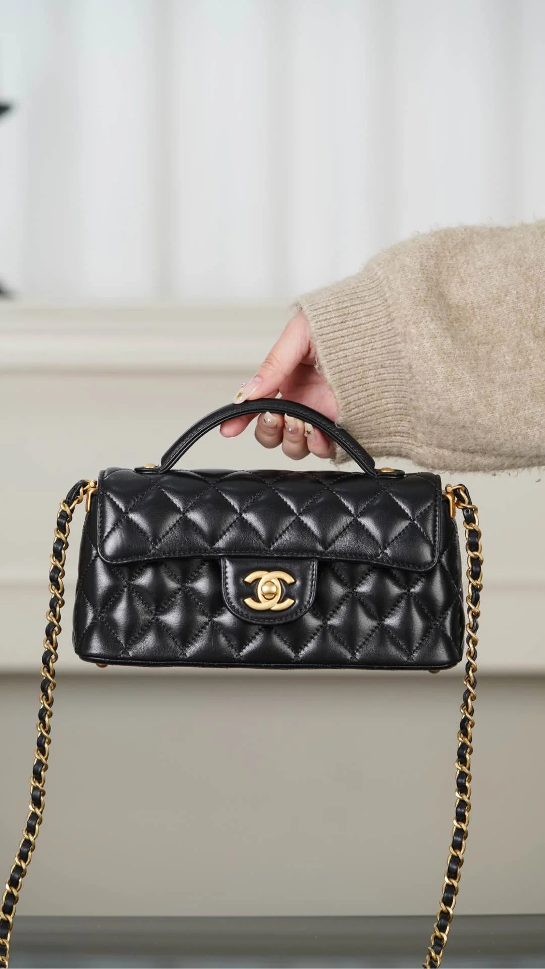 Chanel 25p - Сумка с горизонтальной ручкой и клапаном - Черно-золотая