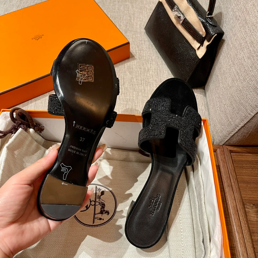 Босоножки Hermes на среднем каблуке с бриллиантовой гравировкой - 3